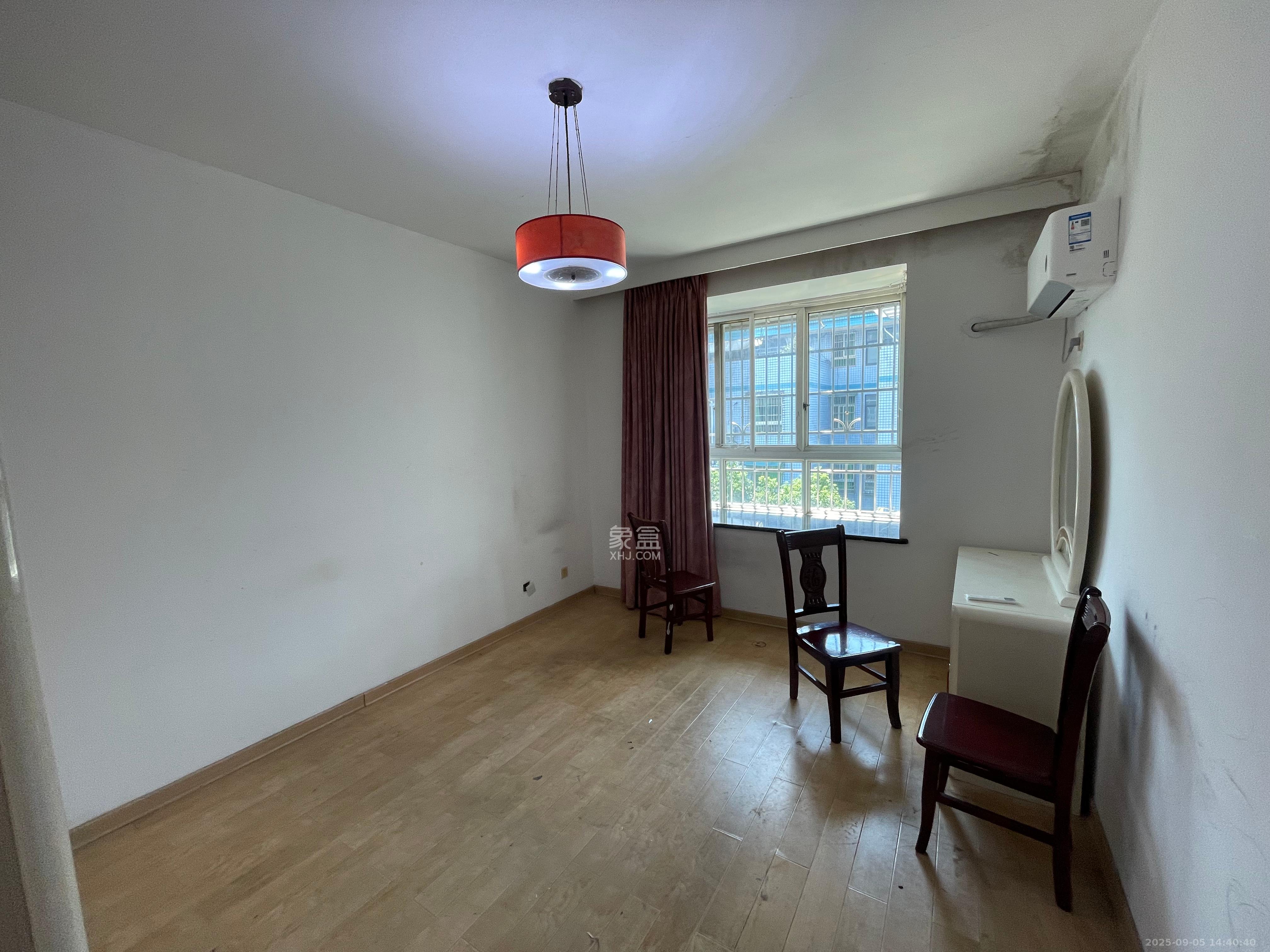 欣胜园  4室2厅2卫    2300.0元/月室内图