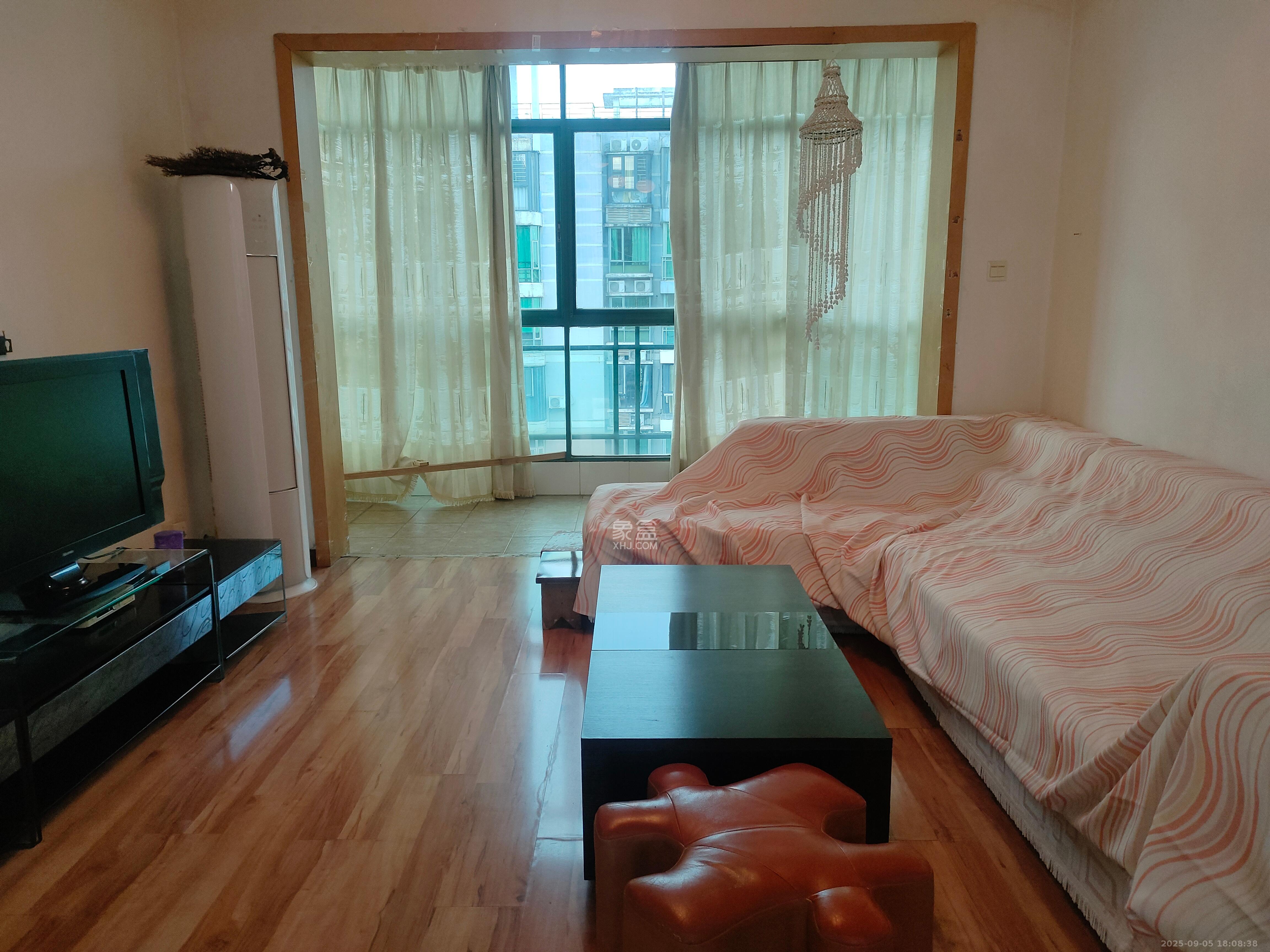 颐美园 3室2厅2卫 3000.0元/月 颐美园 3室2厅2卫 3000.0元/月室内图