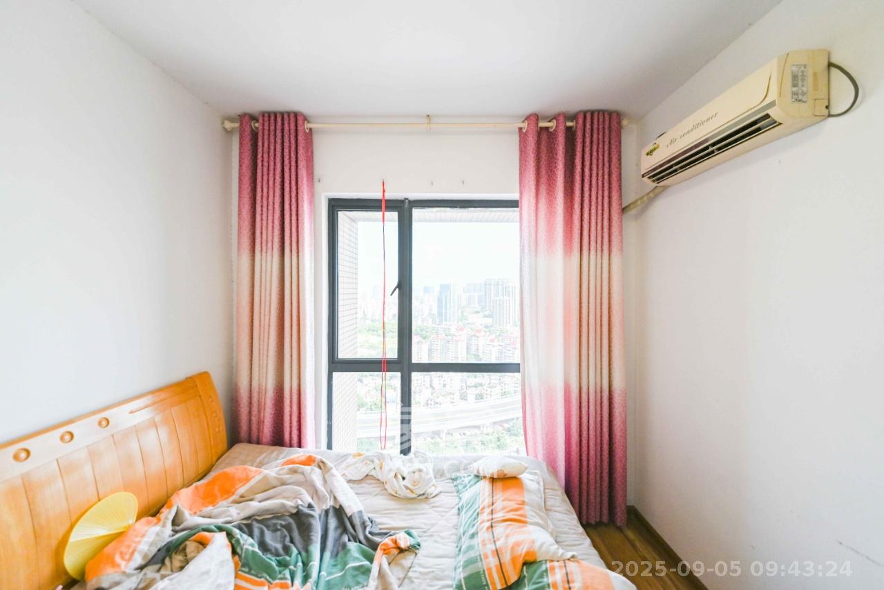 叠彩兰亭 3室2厅1卫 2300.0元/月 叠彩兰亭 3室2厅1卫 2300.0元/月室内图