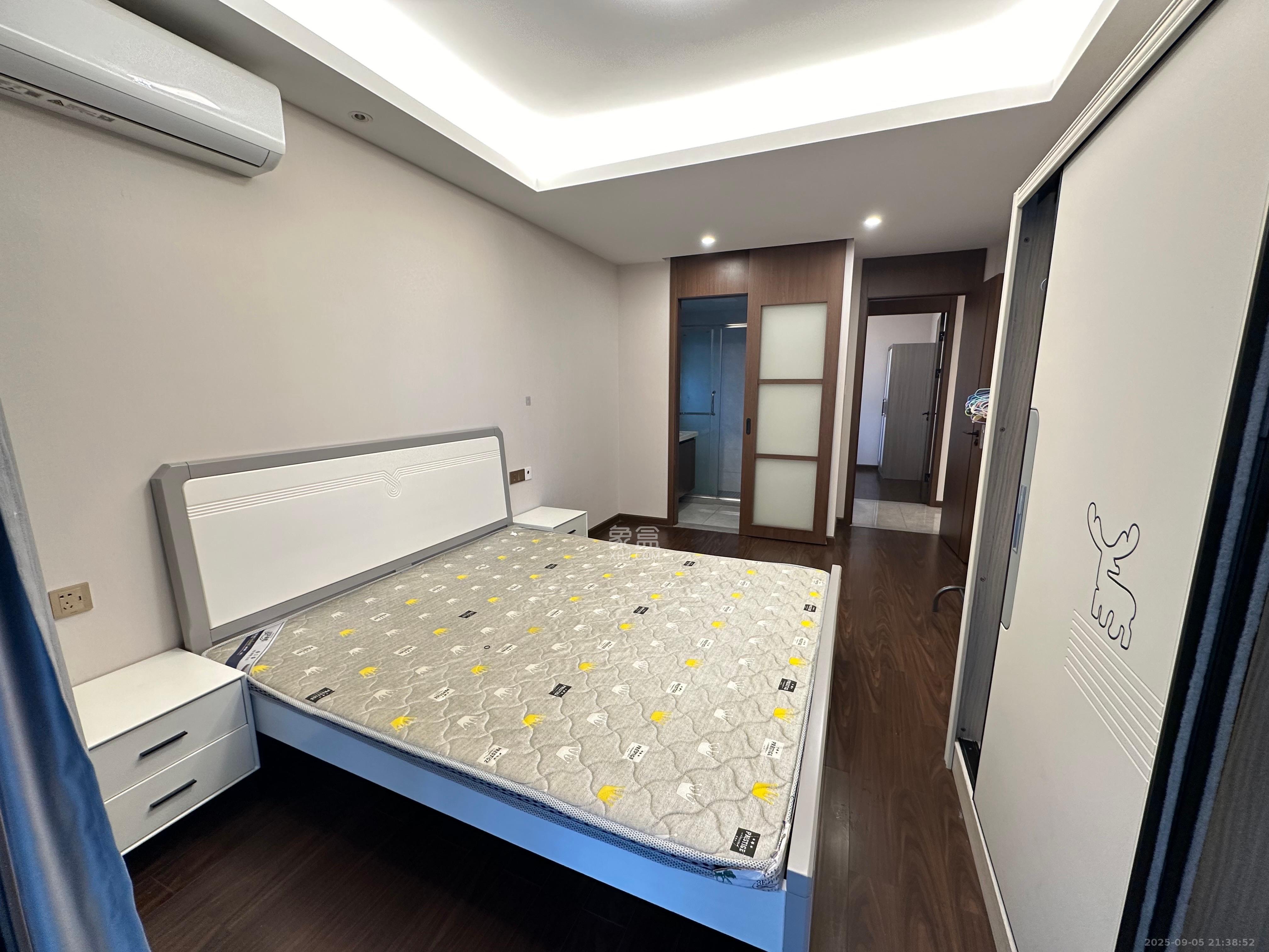 弘阳昕悦府  4室2厅2卫   3400.00元/月室内图
