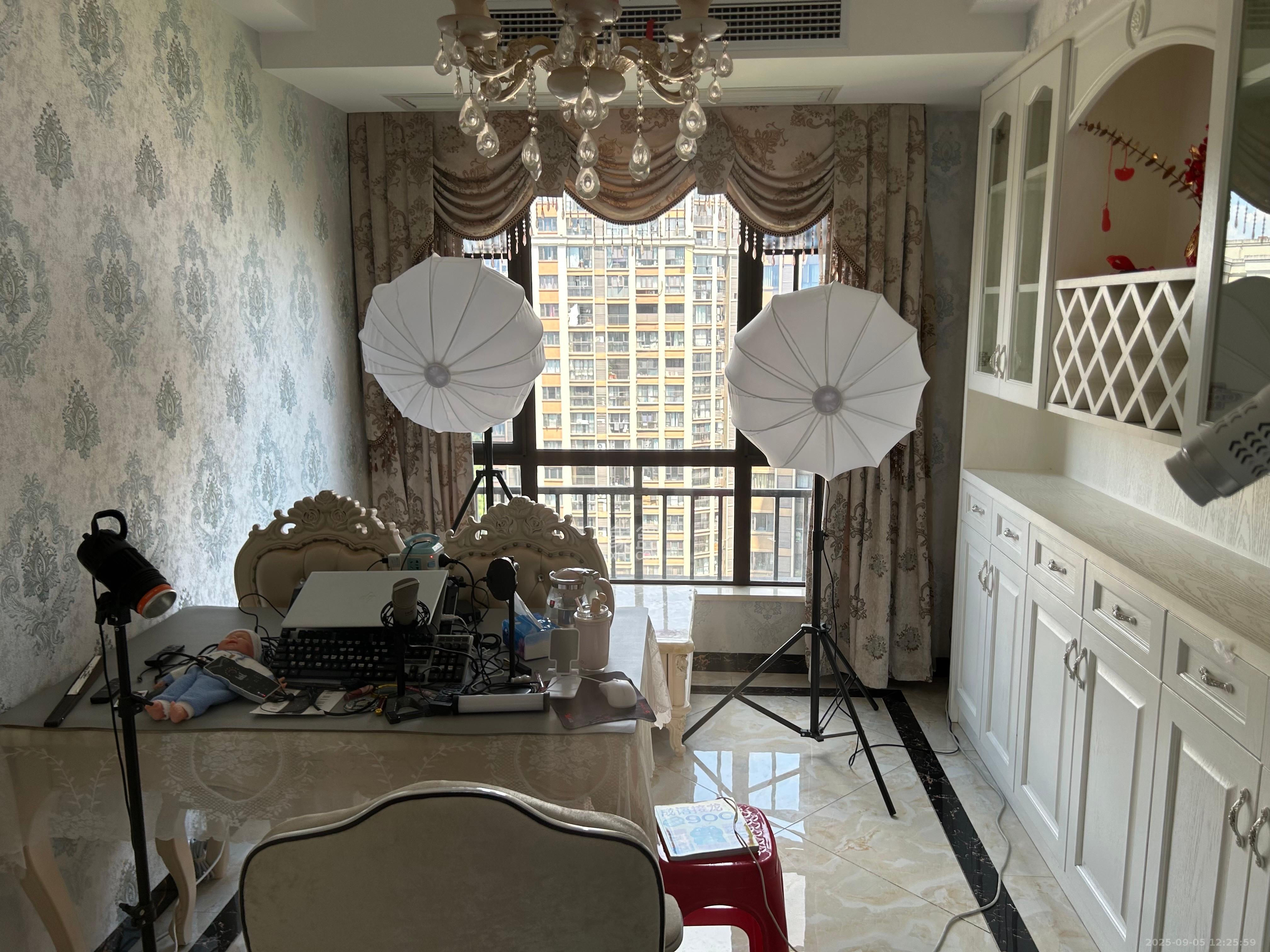 和泓梅溪四季  3室2厅1卫    3200.0元/月室内图