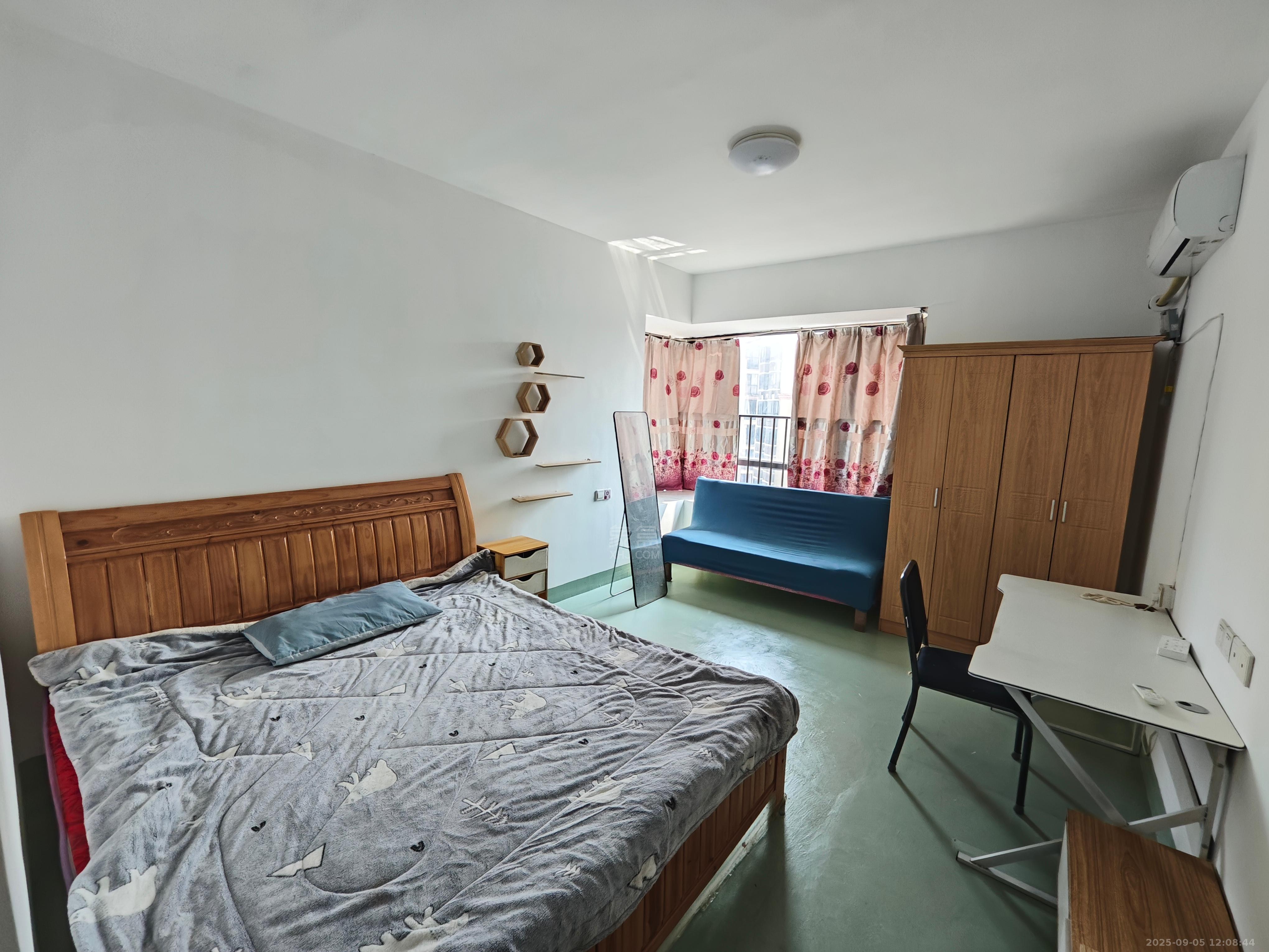 龙腾国际 4室2厅1卫 700.0元/月 龙腾国际 4室2厅1卫 700.0元/月室内图