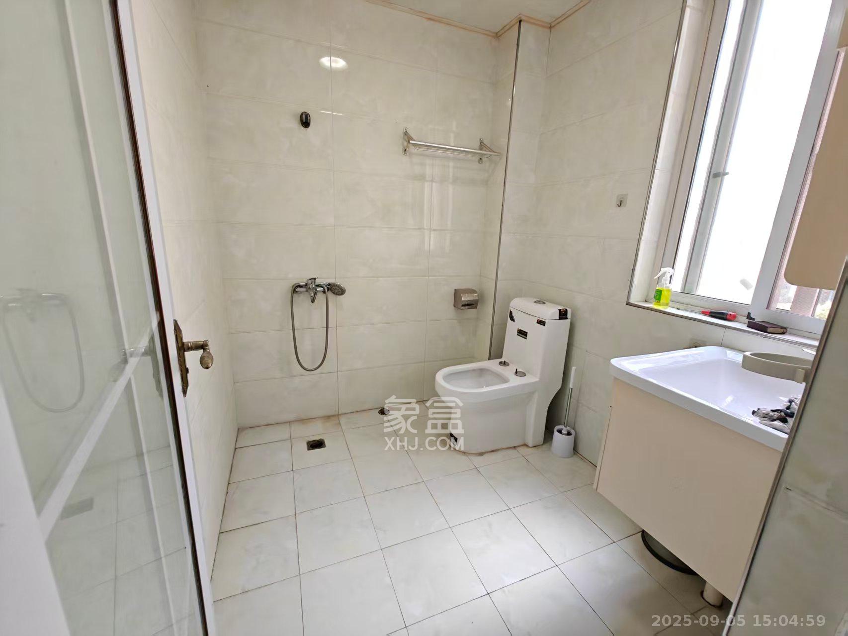 星城荣域 3室2厅1卫 2600.0元/月 星城荣域 3室2厅1卫 2600.0元/月室内图