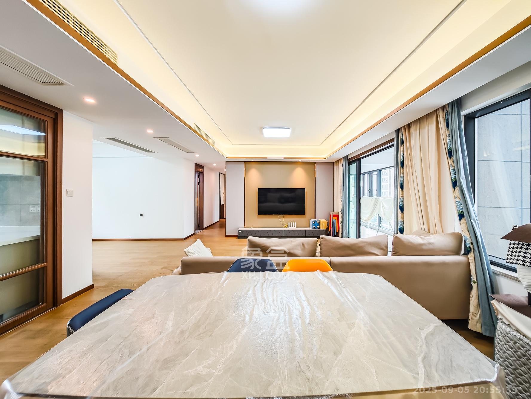 长沙万境潇湘  4室2厅2卫    158.0万 长沙万境潇湘  4室2厅2卫    158.0万客厅