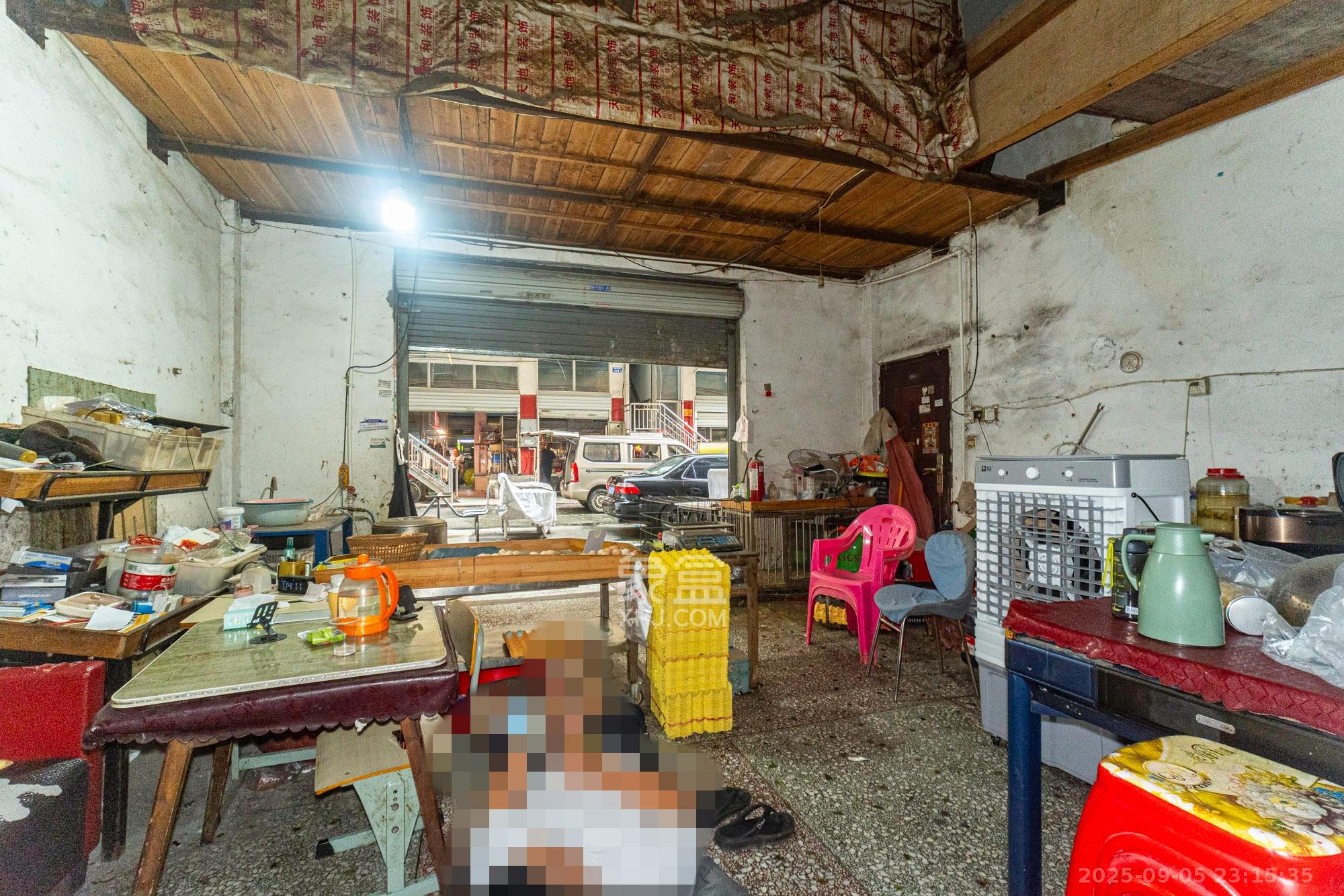 城西安置小区  10室4厅4卫    258.0万客厅