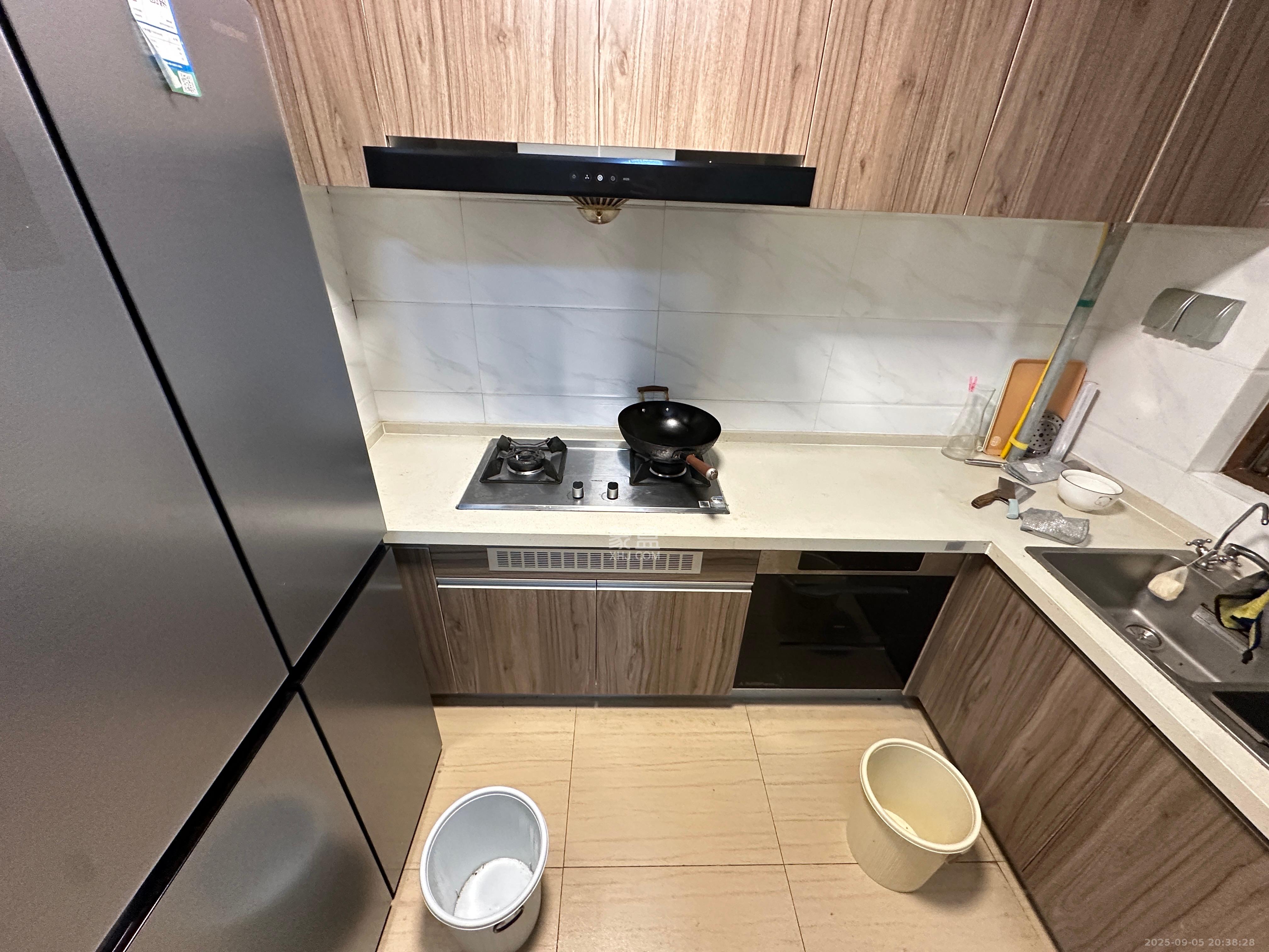 碧桂园高尔夫花园  4室2厅2卫    2600.0元/月 碧桂园高尔夫花园  4室2厅2卫    2600.0元/月室内图