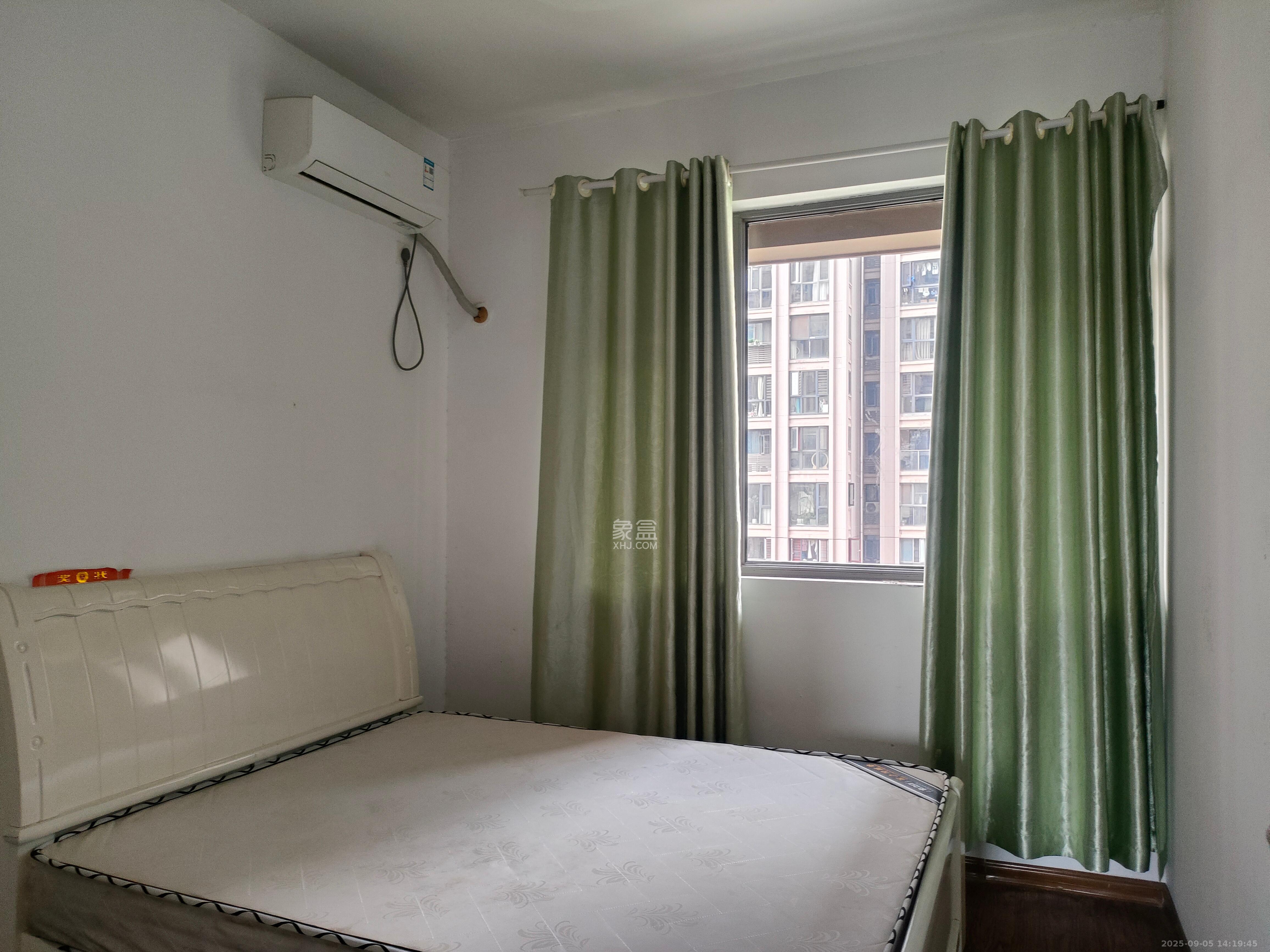 八方小区B区  3室2厅2卫    4000.0元/月室内图