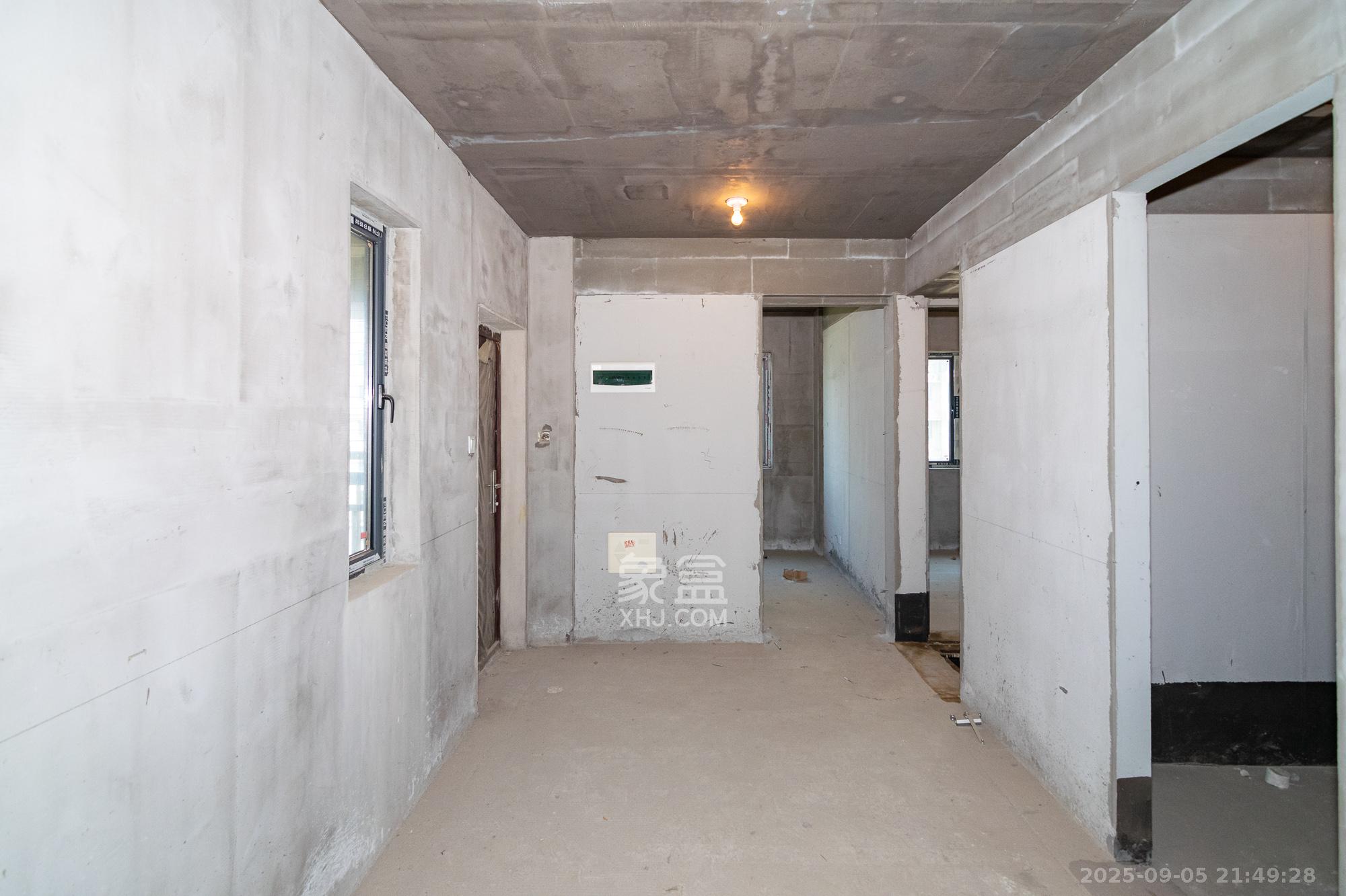 澳海澜庭  3室2厅2卫    58.0万客厅