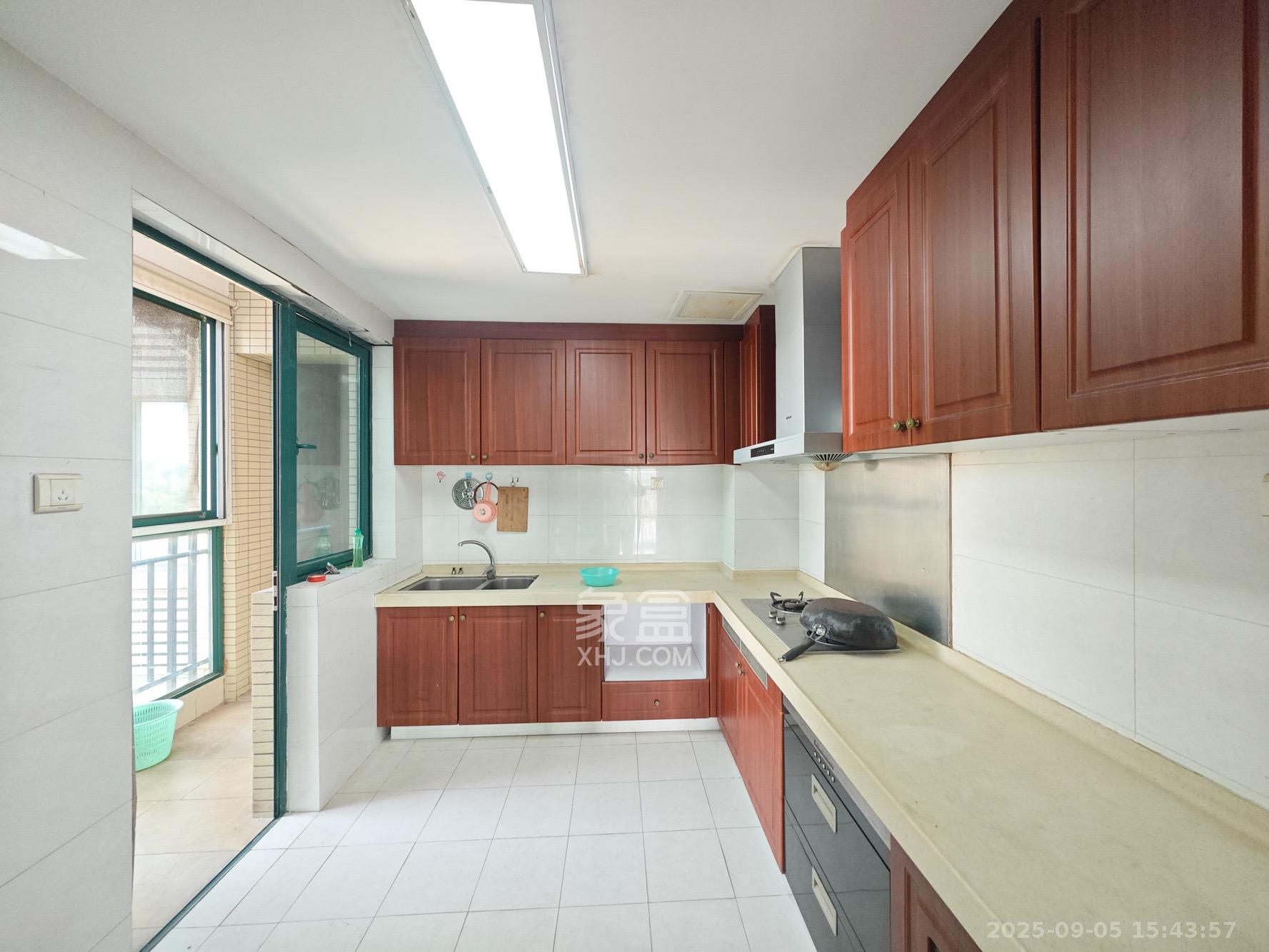 恒大城 3室2厅2卫 2000.0元/月 恒大城 3室2厅2卫 2000.0元/月室内图