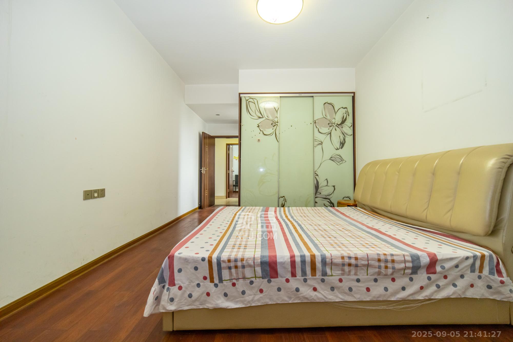 楚天馨苑 2室2厅1卫 55.0万 楚天馨苑 2室2厅1卫 55.0万卧室