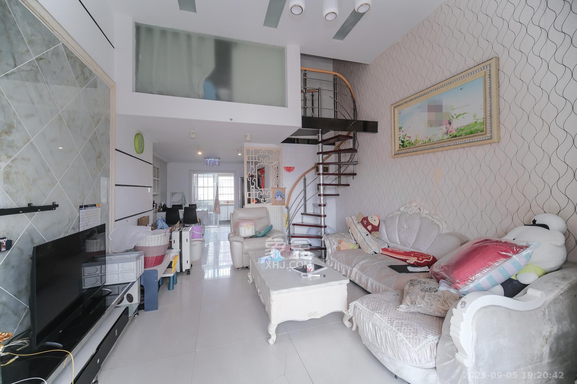 山水湾 3室2厅2卫 90.0万 山水湾 3室2厅2卫 90.0万客厅