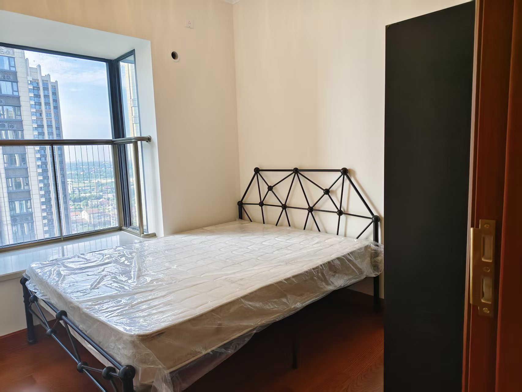 恒大名都  3室2厅2卫    1680.0元/月 恒大名都  3室2厅2卫    1680.0元/月室内图