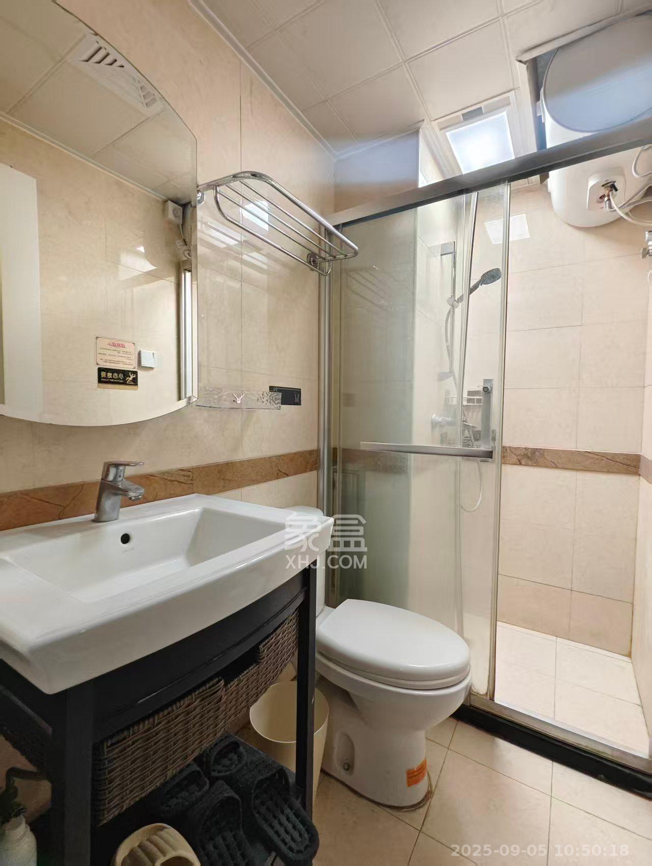 壹号公馆  1室1厅1卫    2200.0元/月室内图