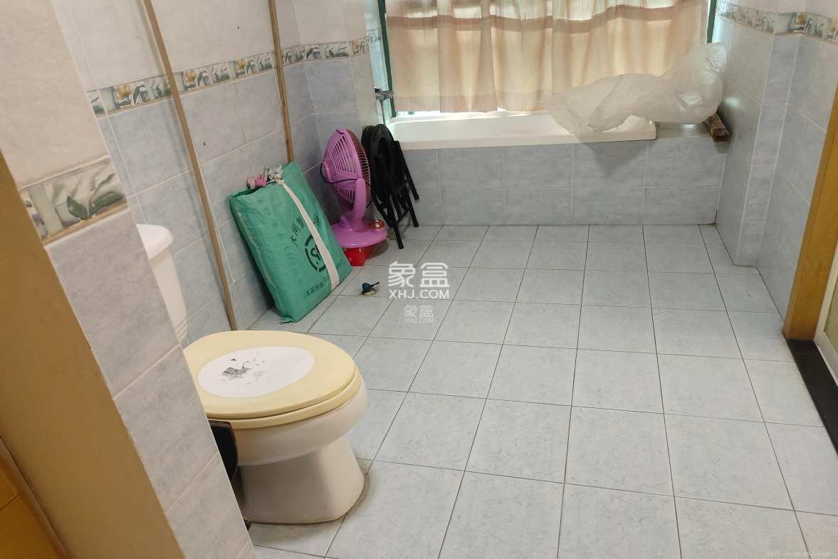 颐美园 3室2厅2卫 3000.0元/月 颐美园 3室2厅2卫 3000.0元/月室内图