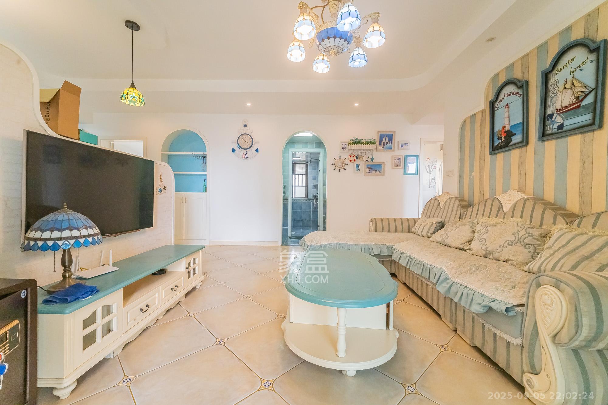 华润置地广场一期  3室2厅2卫    88.0万 华润置地广场一期  3室2厅2卫    88.0万客厅