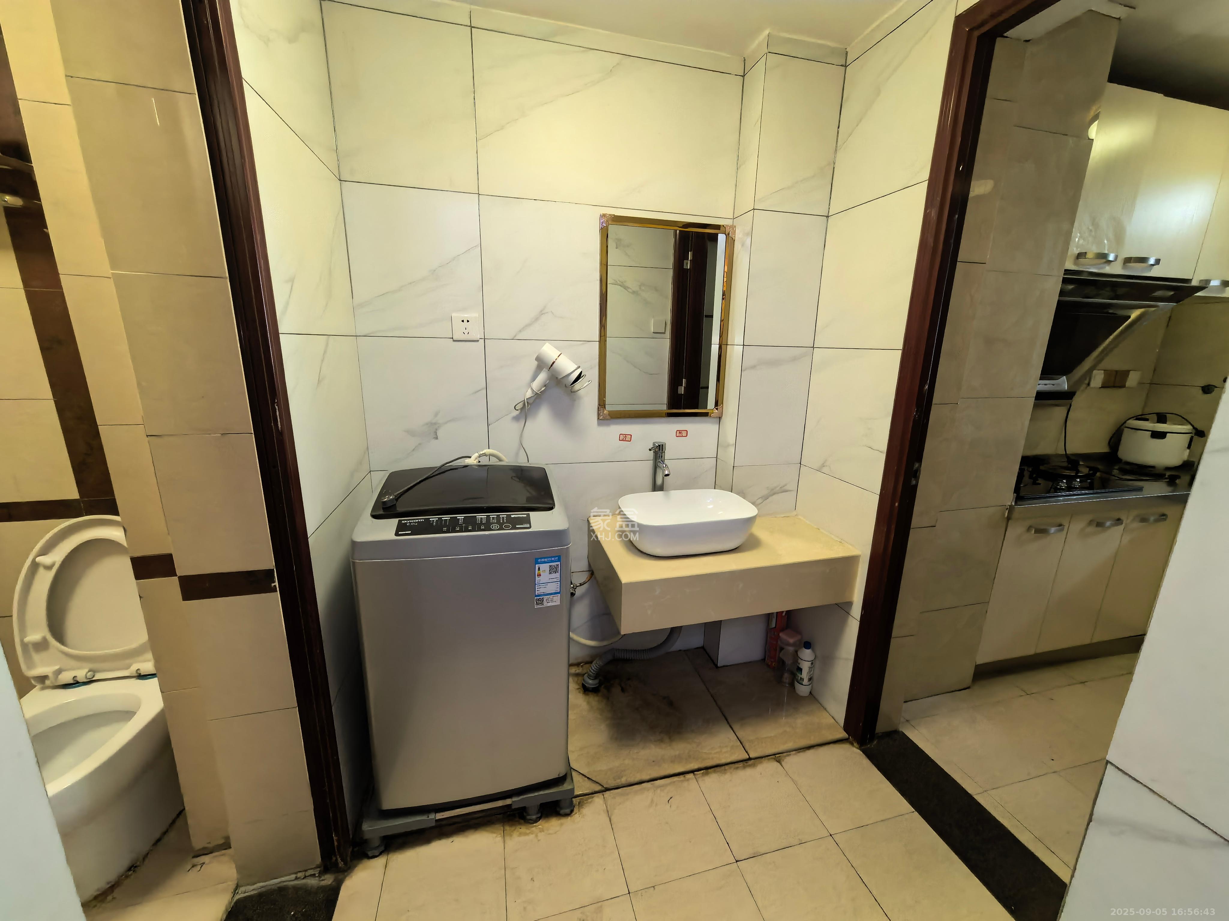 新青年公寓  1室1厅1卫    2500.0元/月室内图