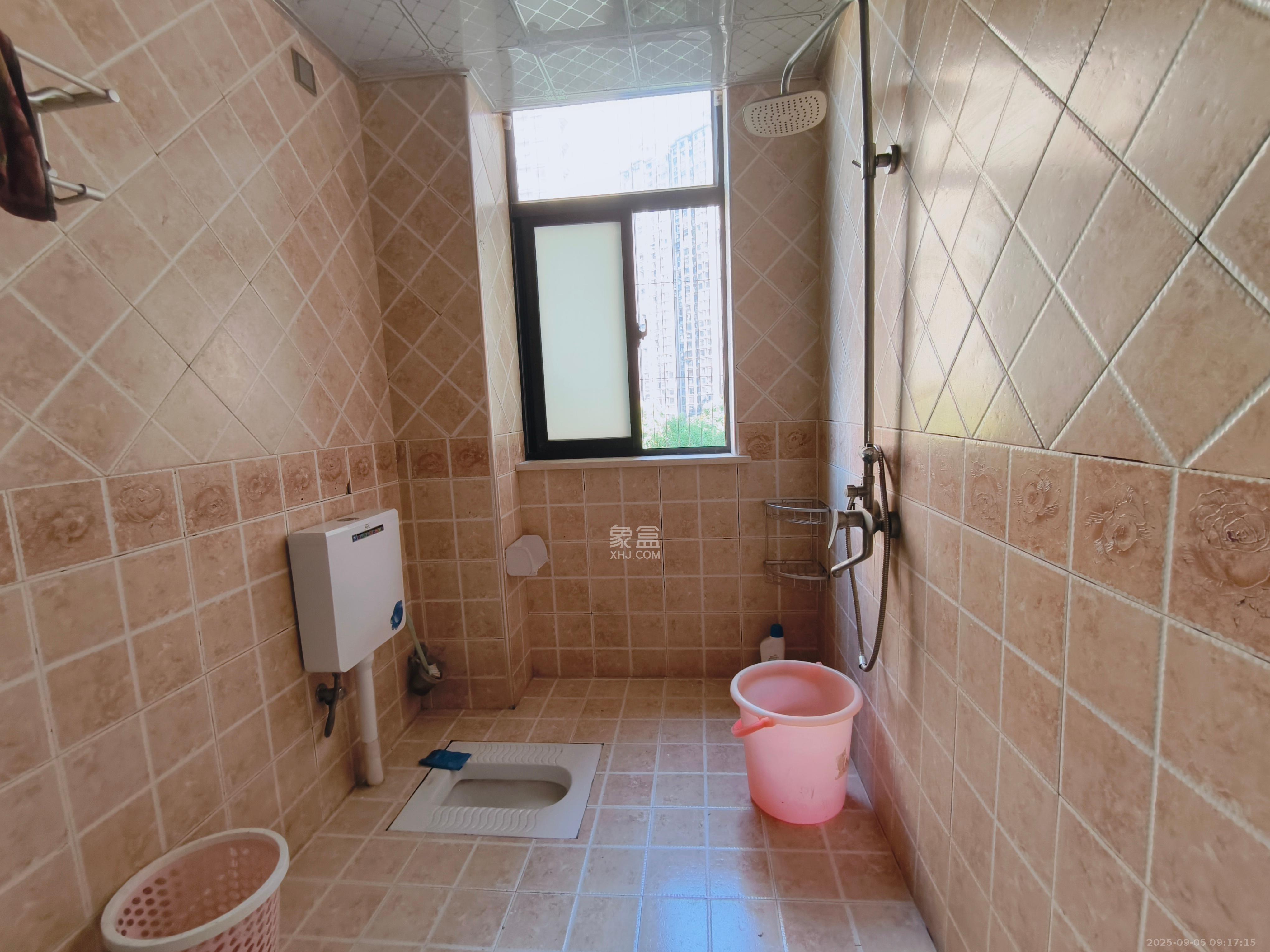 康桥长郡 3室2厅2卫 2400.0元/月 康桥长郡 3室2厅2卫 2400.0元/月室内图