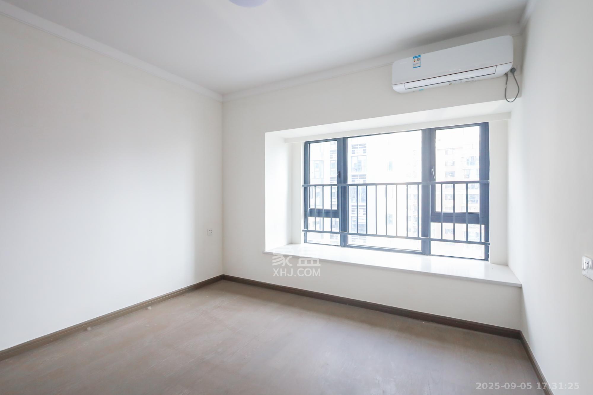 滨江府1913 4室2厅2卫 220.0万 滨江府1913 4室2厅2卫 220.0万卧室