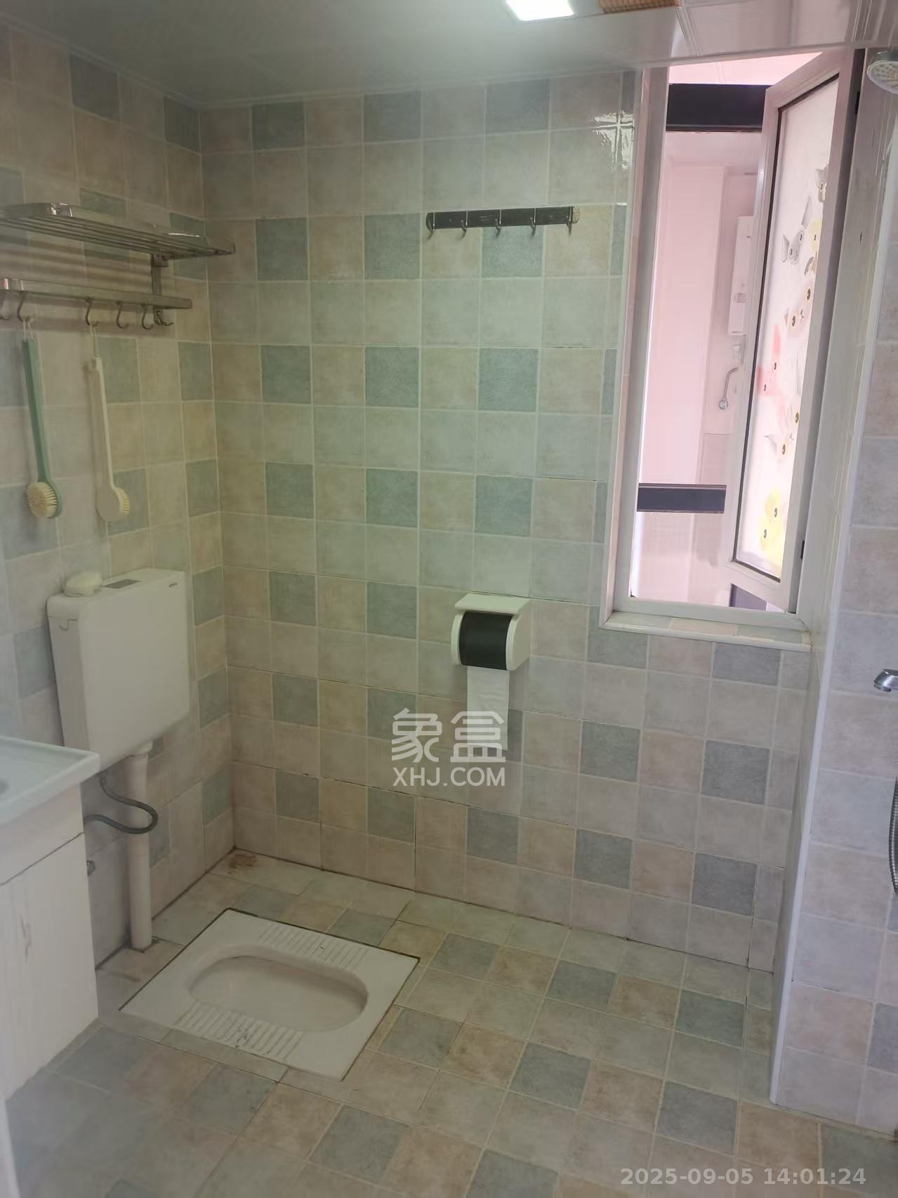 山水湾  3室2厅1卫   2200.00元/月室内图