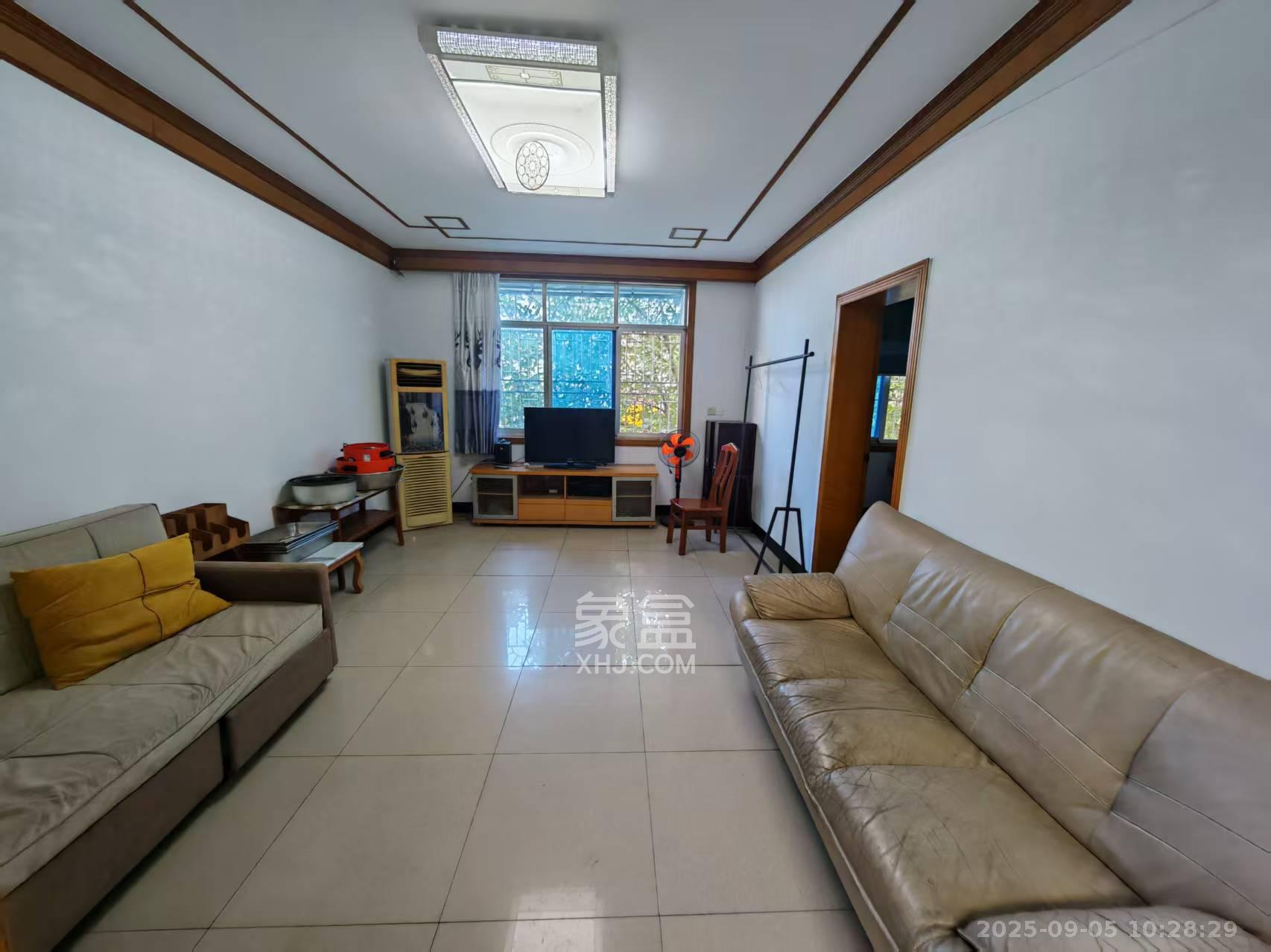 湘华公寓  3室2厅1卫    1900.0元/月 湘华公寓  3室2厅1卫    1900.0元/月室内图