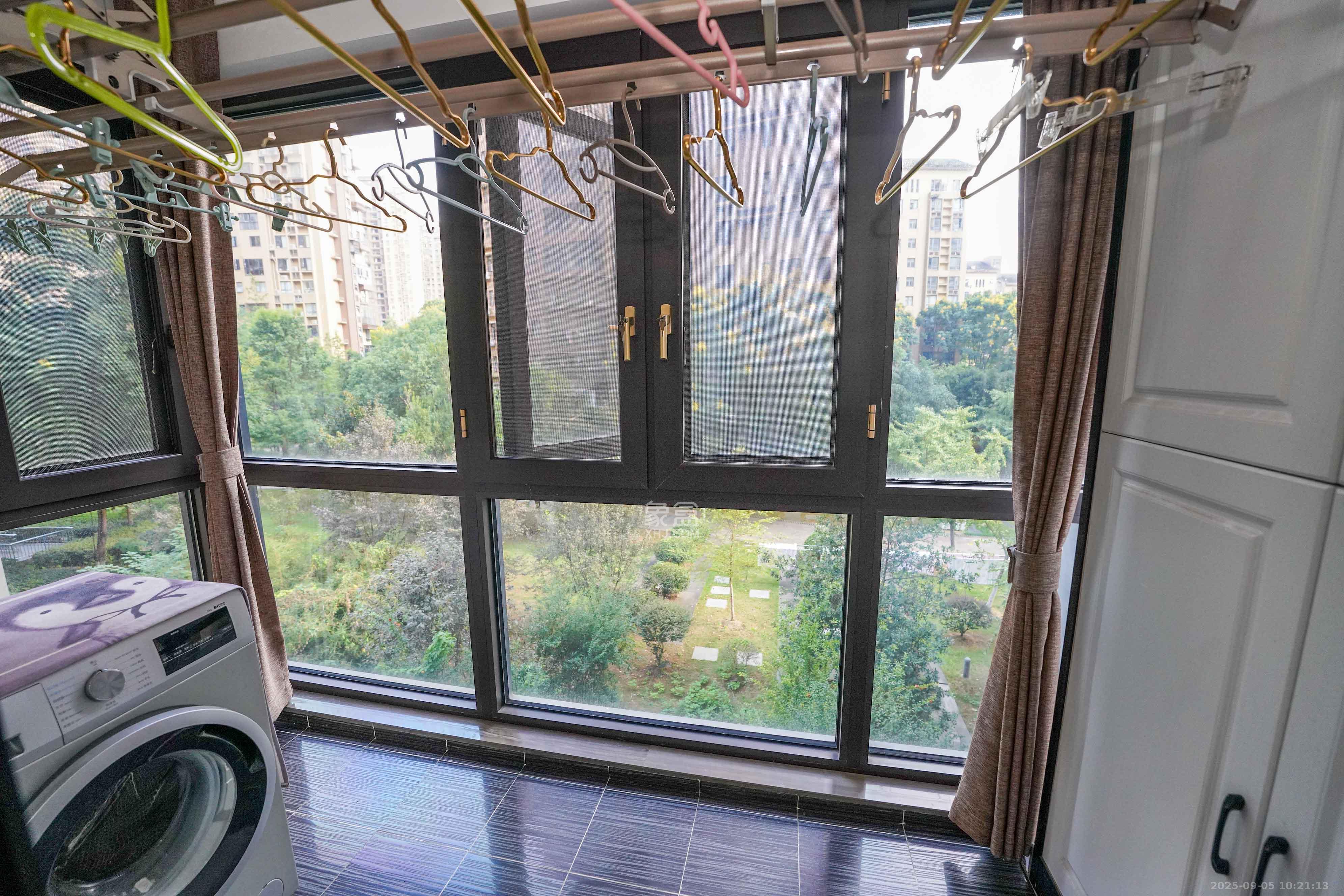 嘉华城(一期)  5室2厅2卫    220.0万 嘉华城(一期)  5室2厅2卫    220.0万阳台