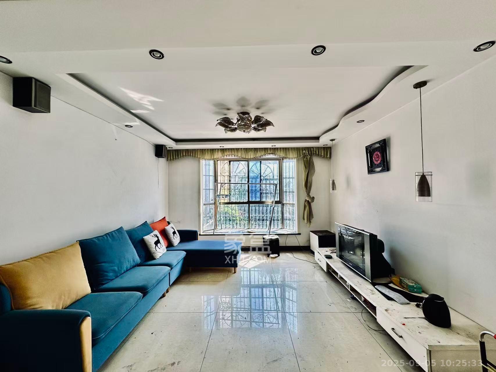 阳明山庄  3室2厅1卫    2000.0元/月 阳明山庄  3室2厅1卫    2000.0元/月室内图