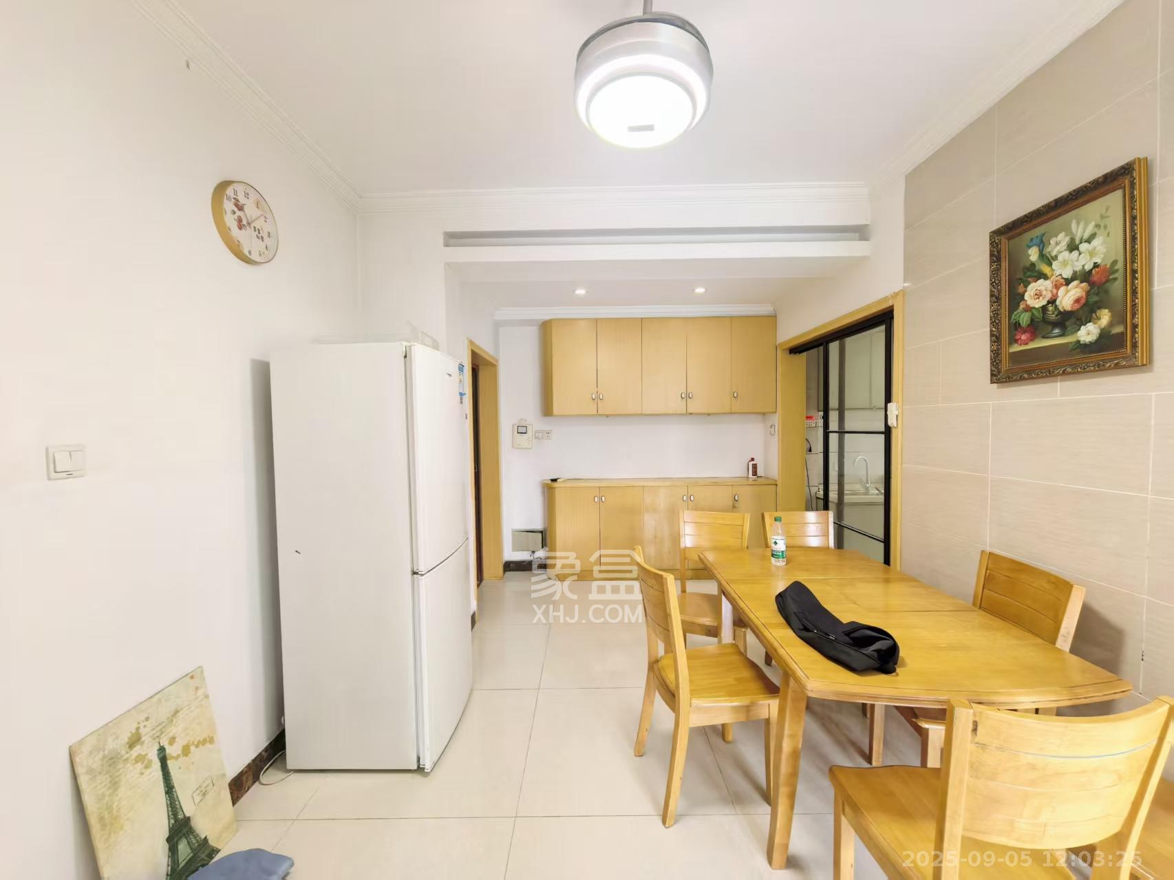 中城丽景香山园  3室2厅1卫    3200.0元/月 中城丽景香山园  3室2厅1卫    3200.0元/月室内图