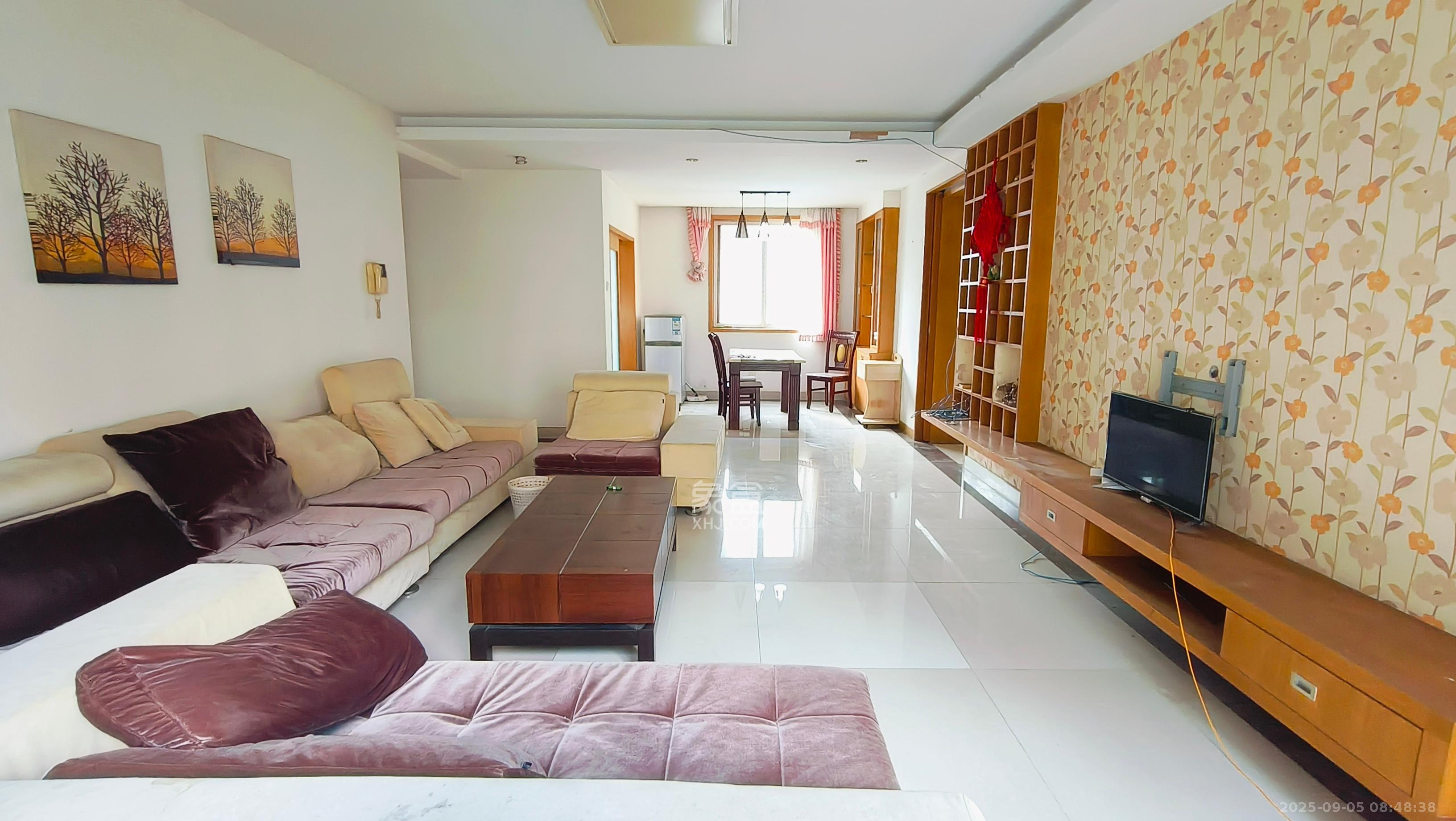 筑梦园  4室2厅2卫    2400.0元/月 筑梦园  4室2厅2卫    2400.0元/月室内图