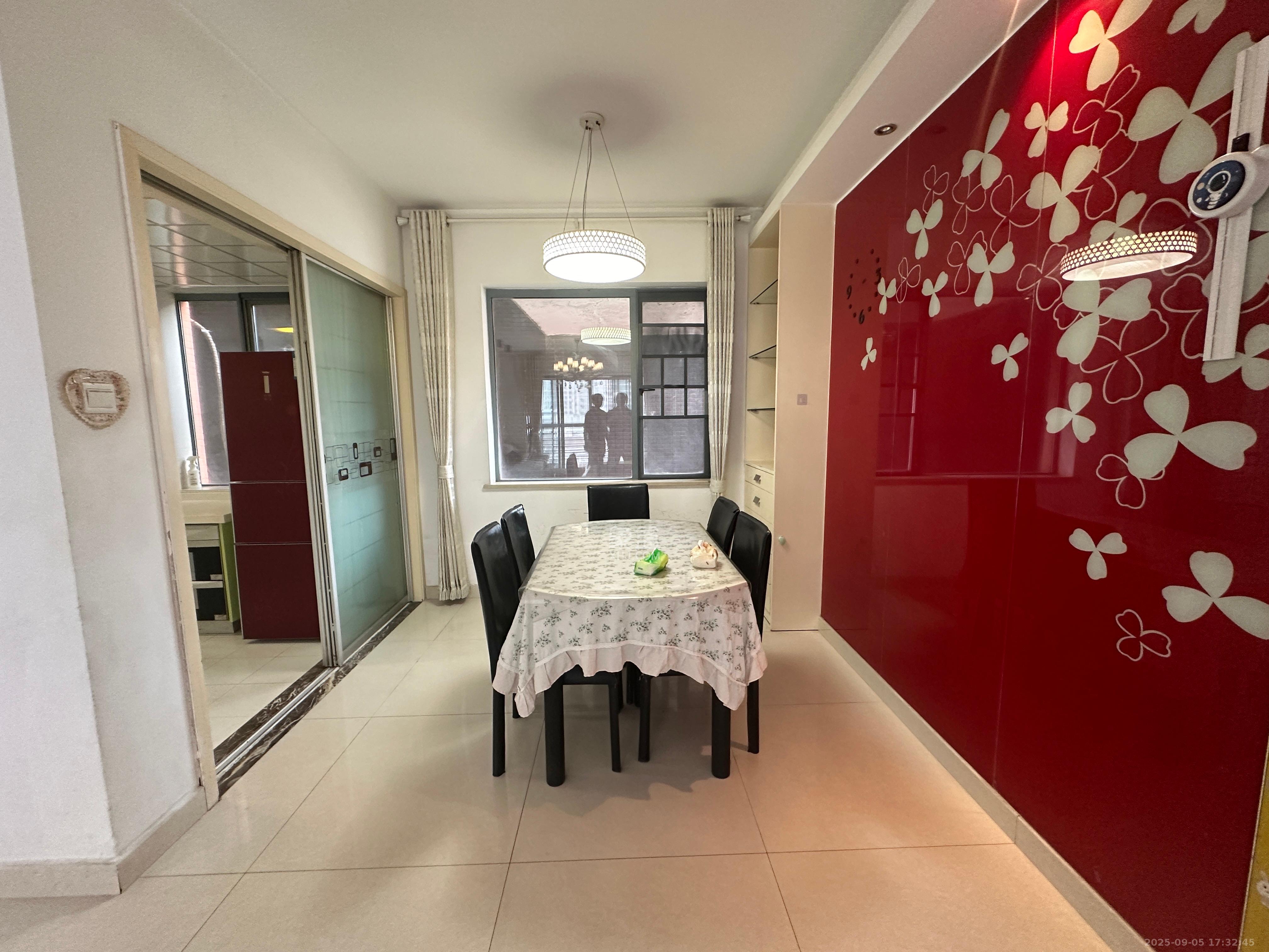 滨江君悦香邸 3室2厅2卫 3300.0元/月 滨江君悦香邸 3室2厅2卫 3300.0元/月室内图