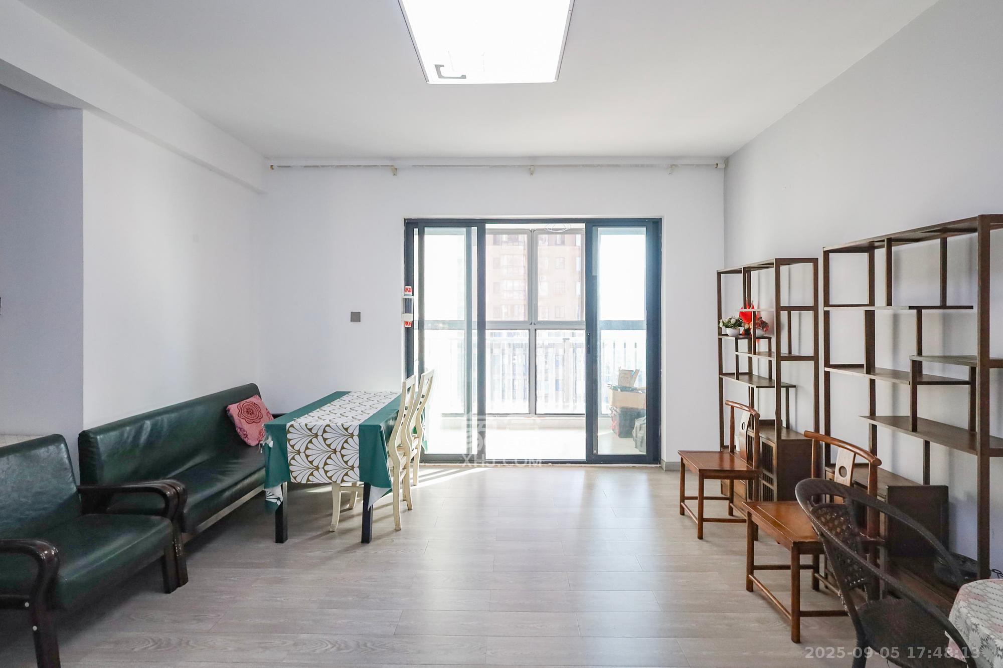 钰龙天下一期  3室2厅1卫    220.0万