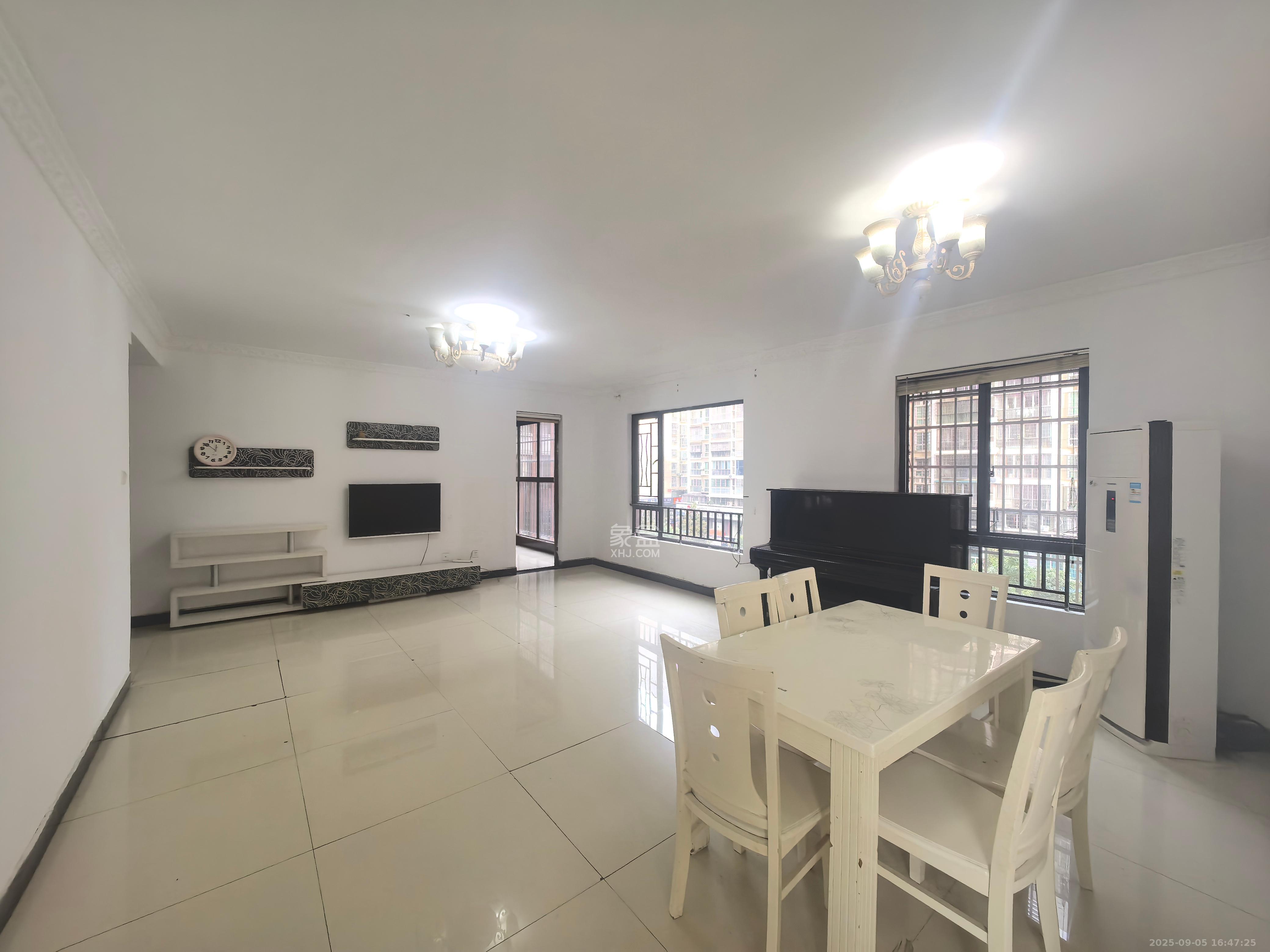 华润凤凰城二期  3室2厅2卫    1800.0元/月 华润凤凰城二期  3室2厅2卫    1800.0元/月