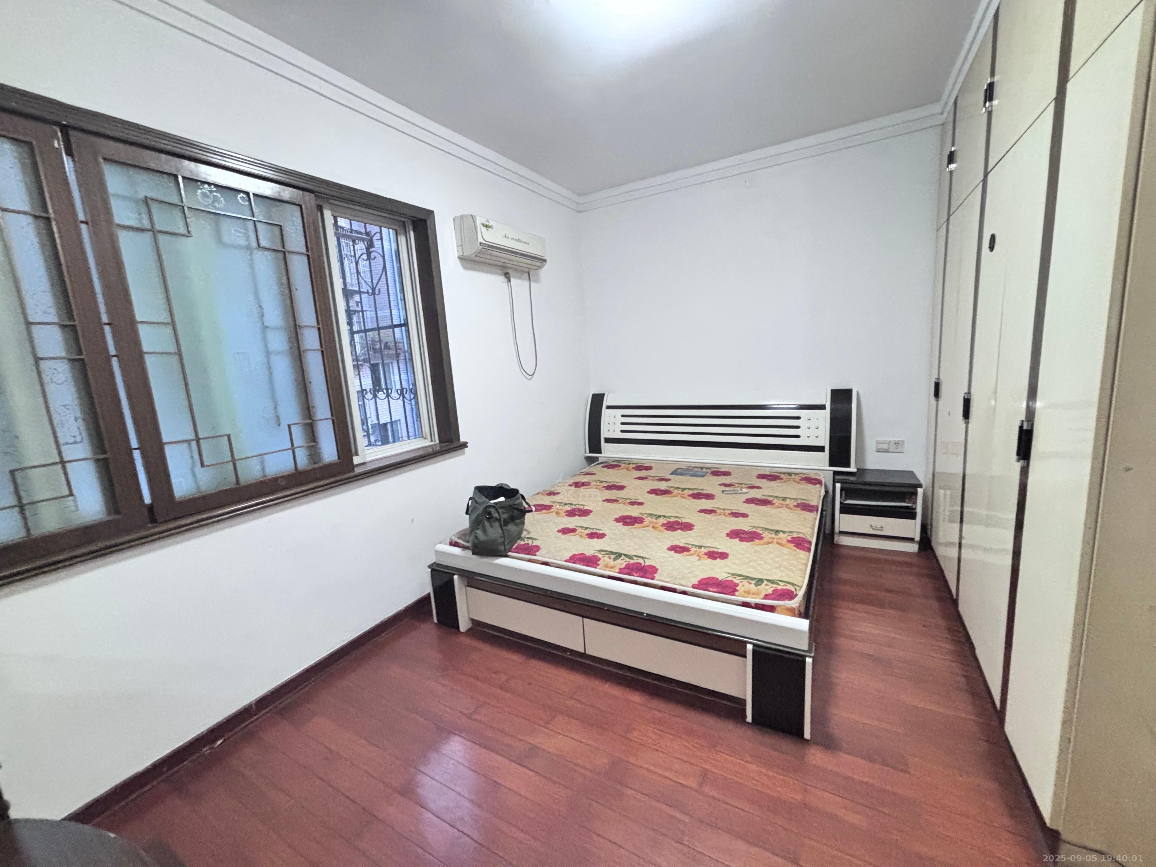 丰园小区  3室2厅2卫    1200.0元/月 丰园小区  3室2厅2卫    1200.0元/月室内图