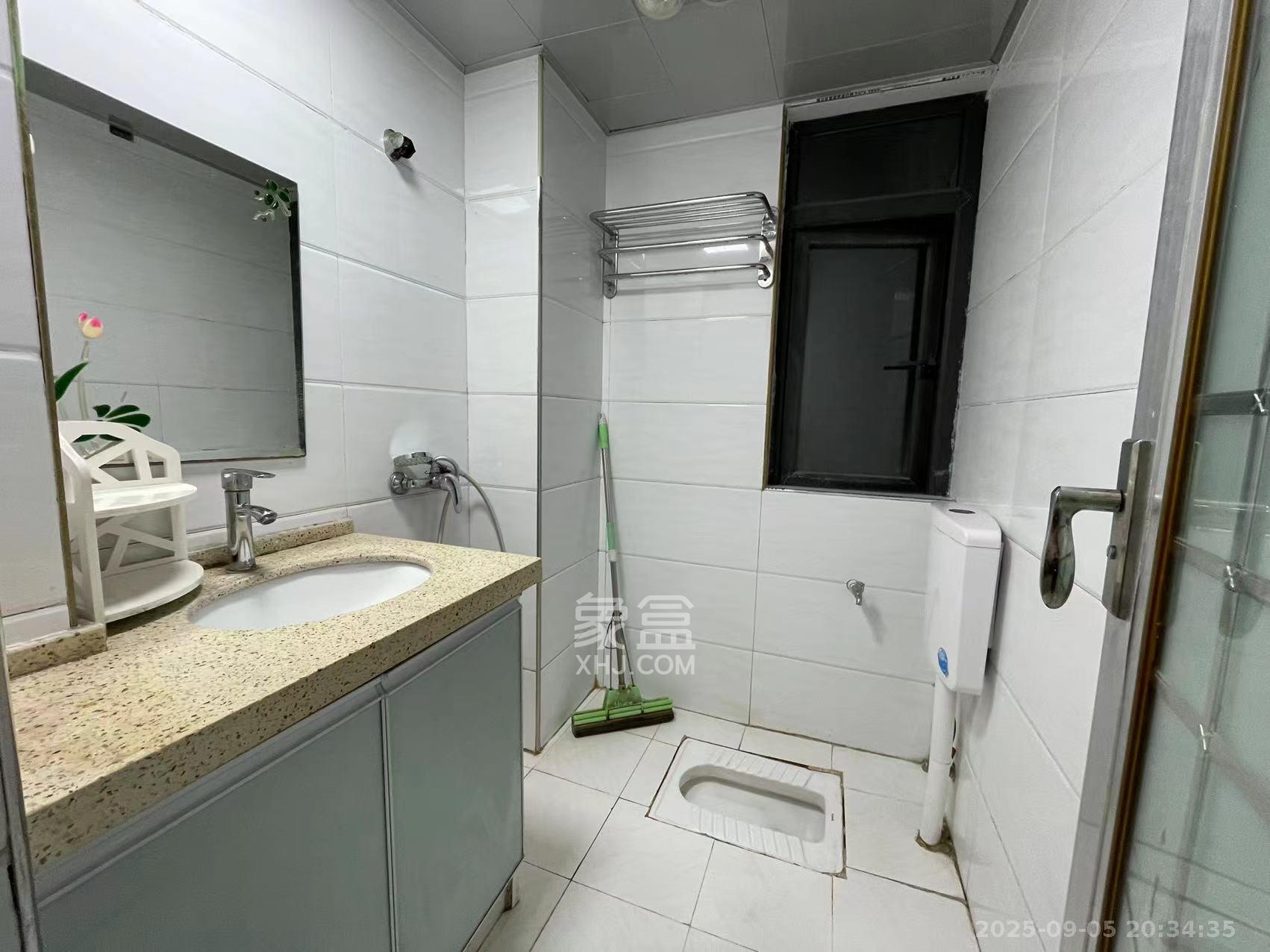 华城广场  2室2厅1卫    2200.0元/月室内图