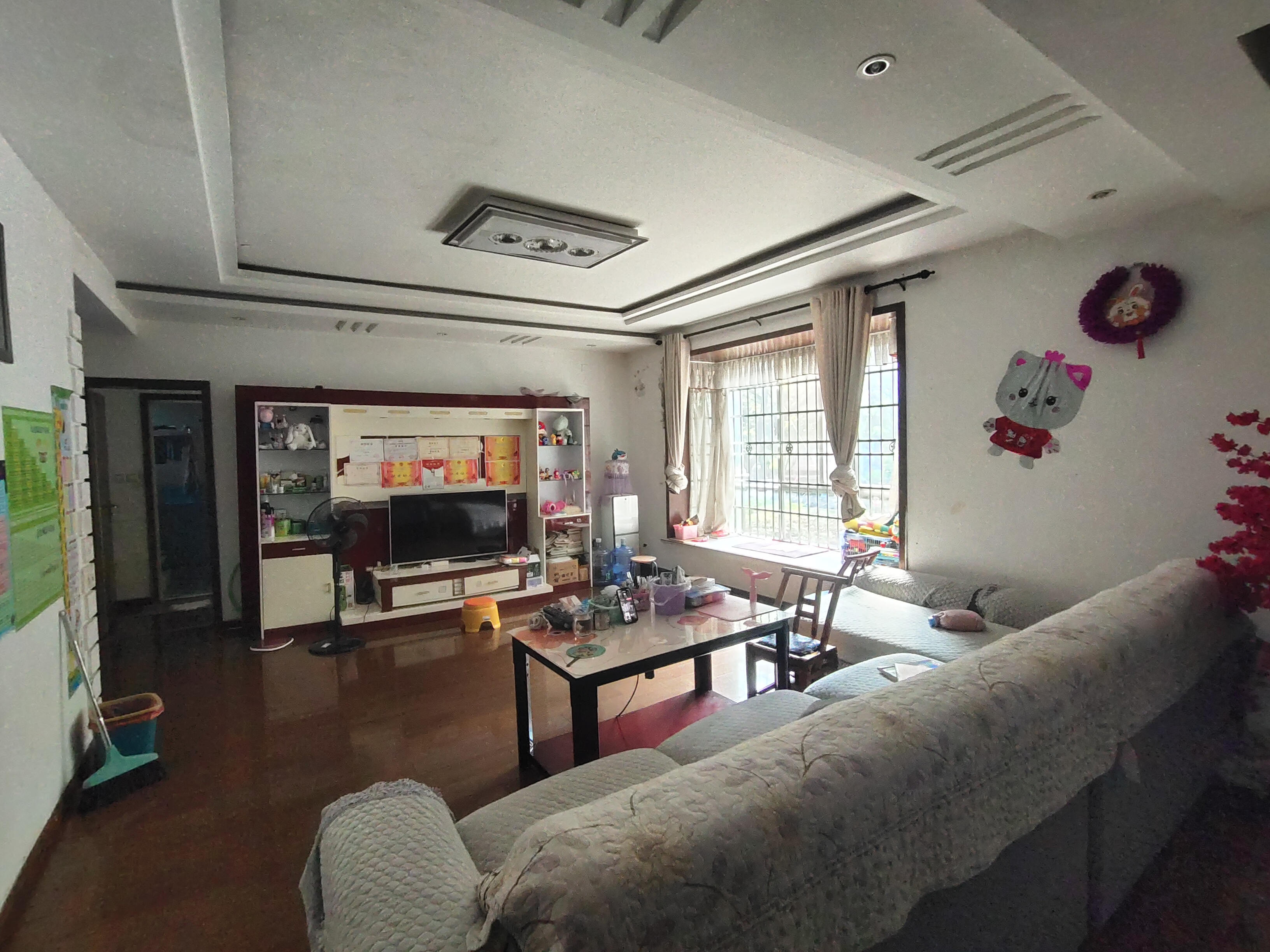 欣业家园  3室2厅2卫   59.80万客厅