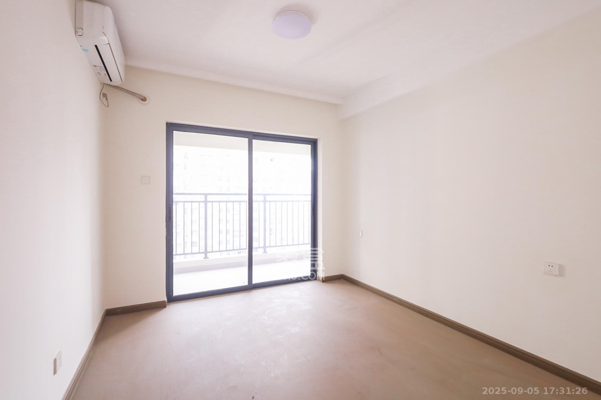 滨江府1913 4室2厅2卫 220.0万 滨江府1913 4室2厅2卫 220.0万卧室