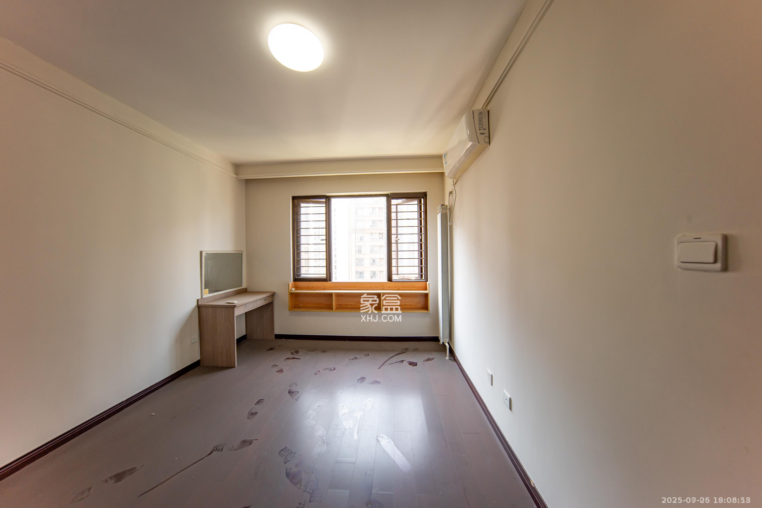 中海国际二期  3室2厅2卫    2000.0元/月 中海国际二期  3室2厅2卫    2000.0元/月室内图