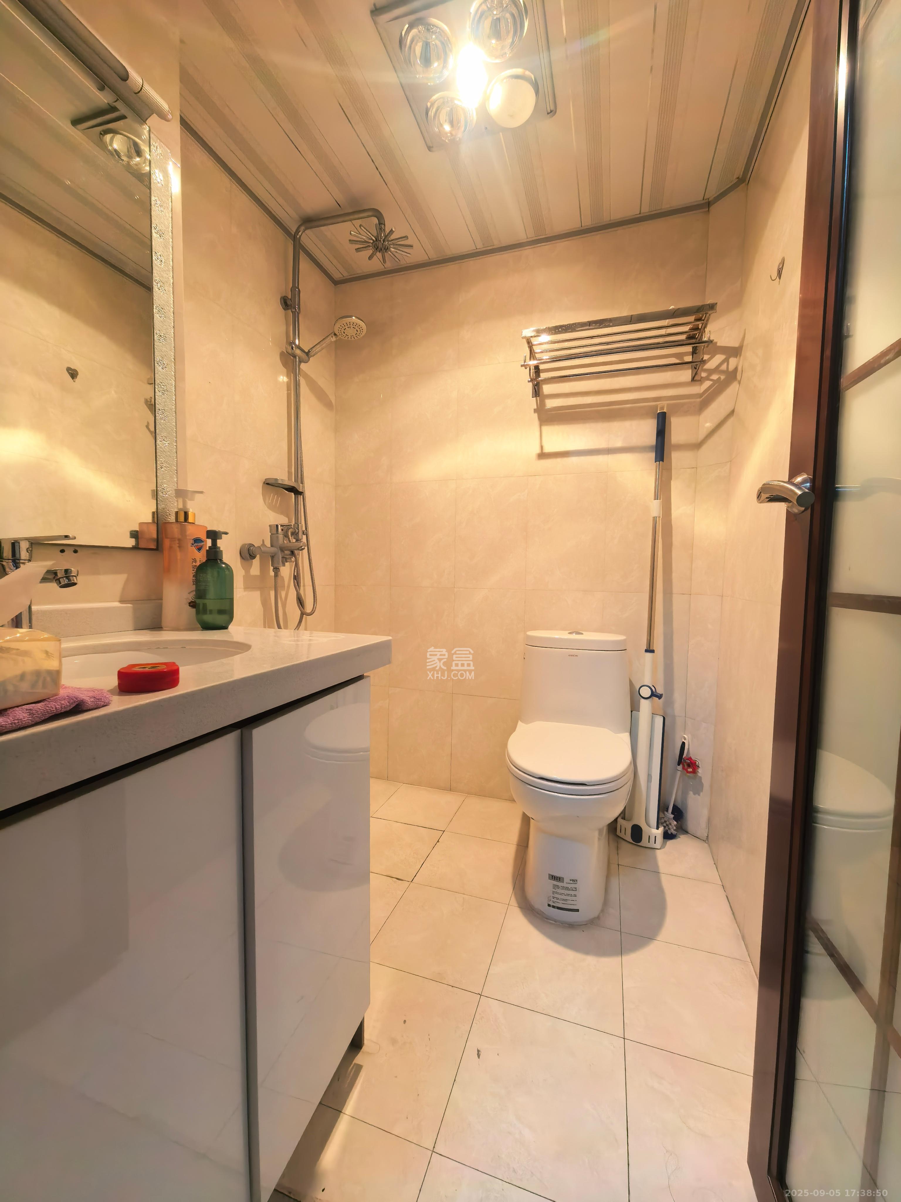 东上一品  2室1厅1卫    2600.0元/月 东上一品  2室1厅1卫    2600.0元/月室内图