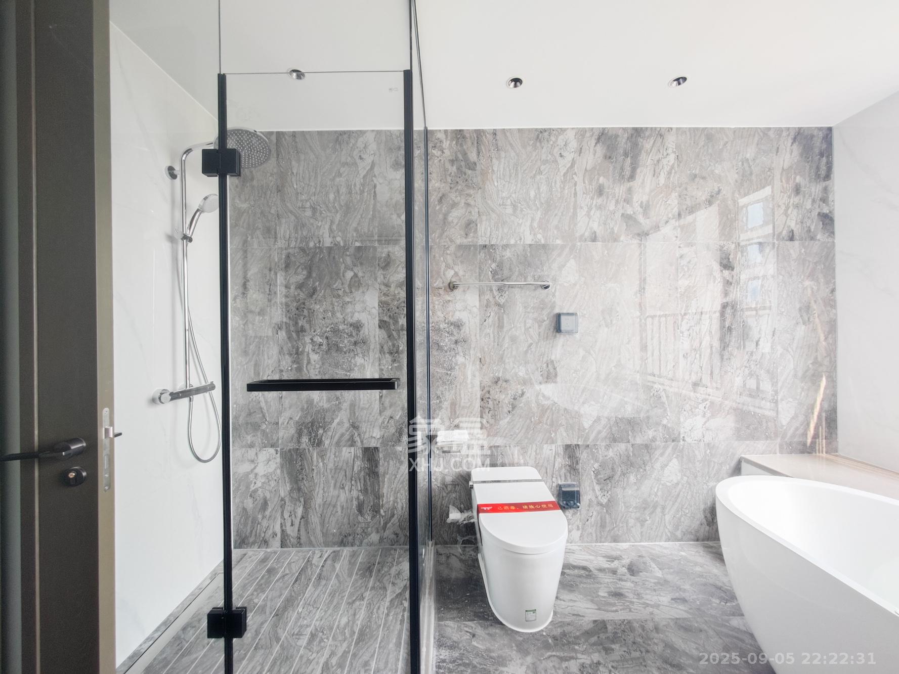 龙湖青云阙  4室2厅3卫    330.0万 龙湖青云阙  4室2厅3卫    330.0万卫生间