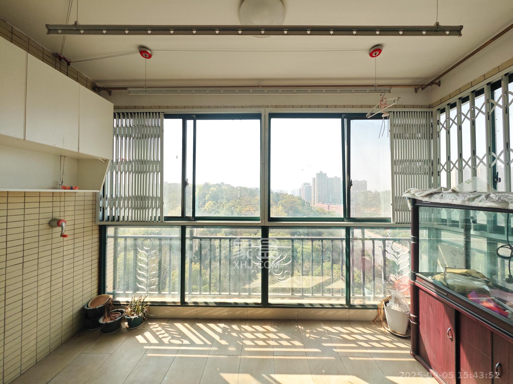 恒大城 3室2厅2卫 2000.0元/月 恒大城 3室2厅2卫 2000.0元/月室内图