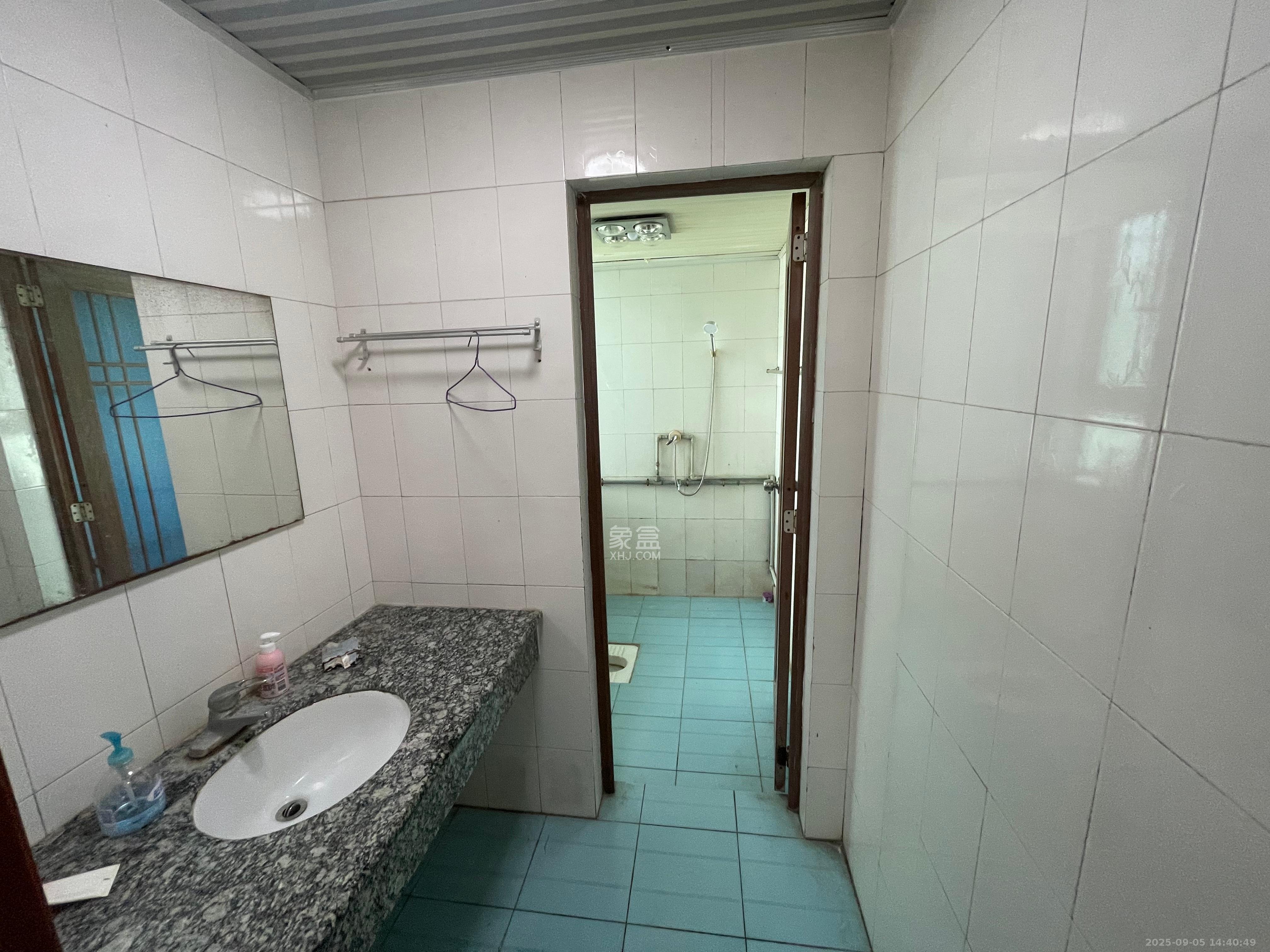 欣胜园  4室2厅2卫    2300.0元/月室内图