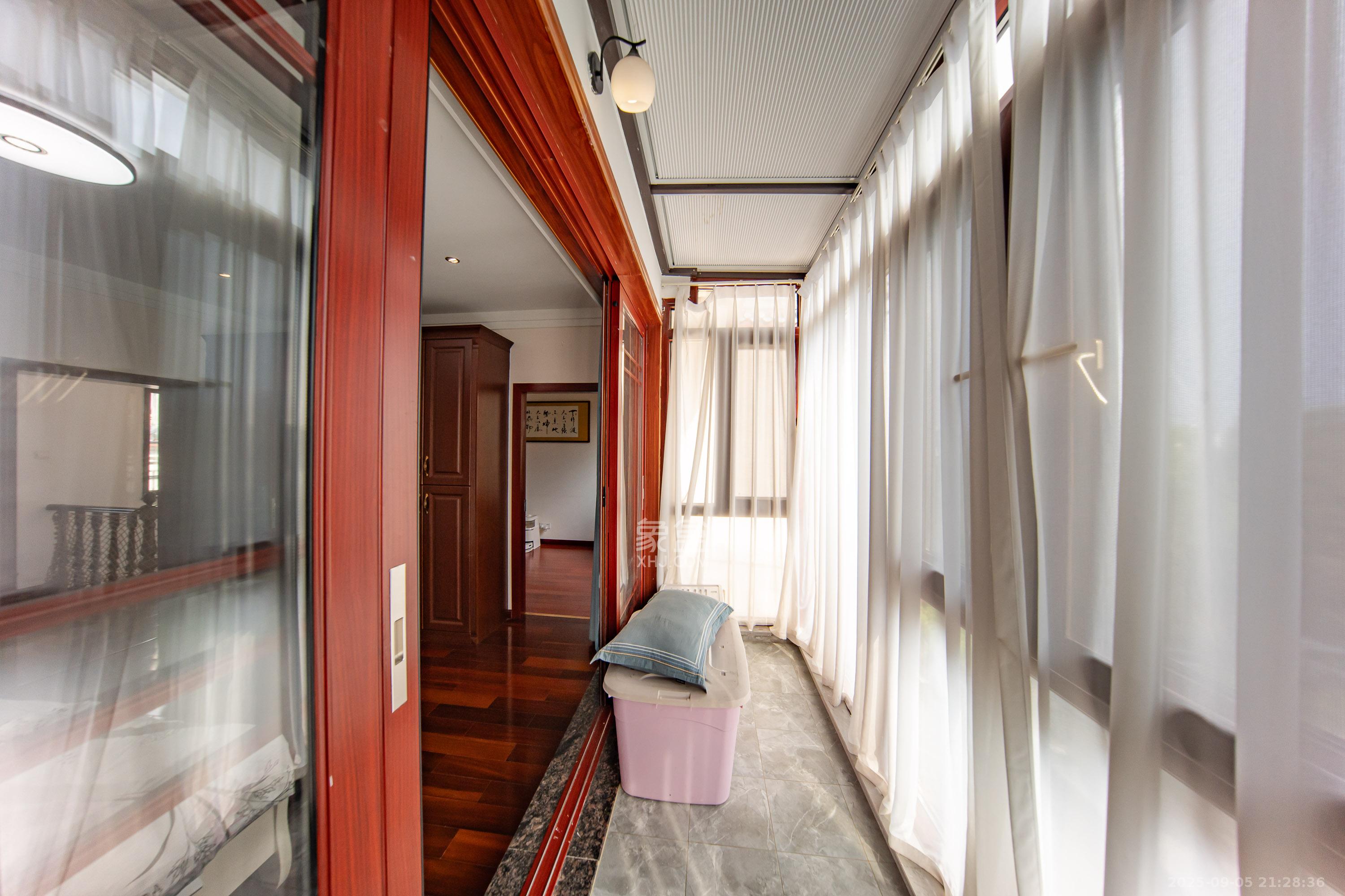 汀湘十里  5室2厅4卫    538.0万 汀湘十里  5室2厅4卫    538.0万阳台