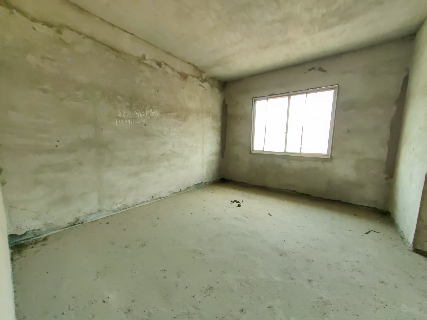 资江新城 8室4厅4卫 56.8万 资江新城 8室4厅4卫 56.8万客厅