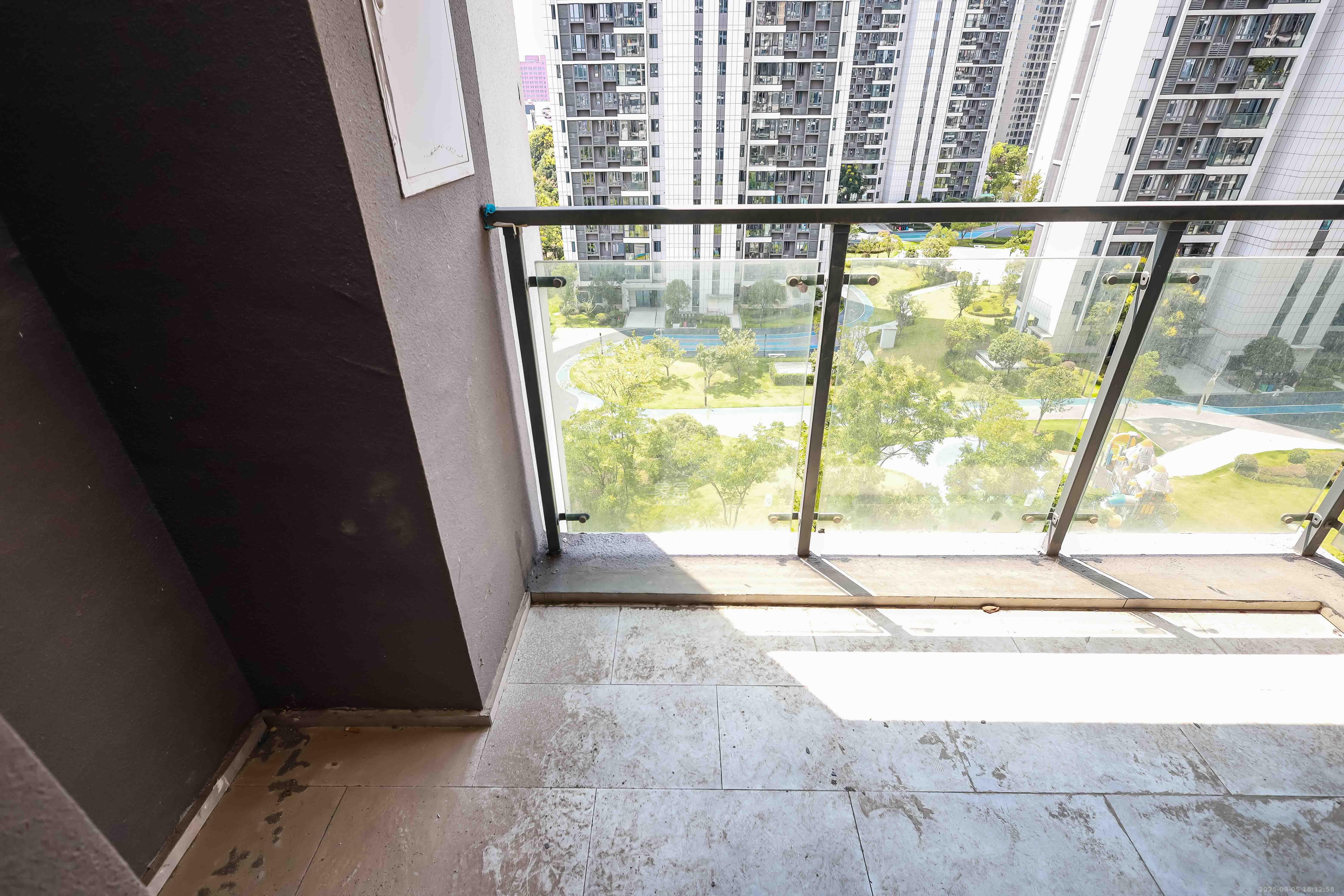 清控湖山雅居南区  3室2厅2卫    88.0万 清控湖山雅居南区  3室2厅2卫    88.0万阳台