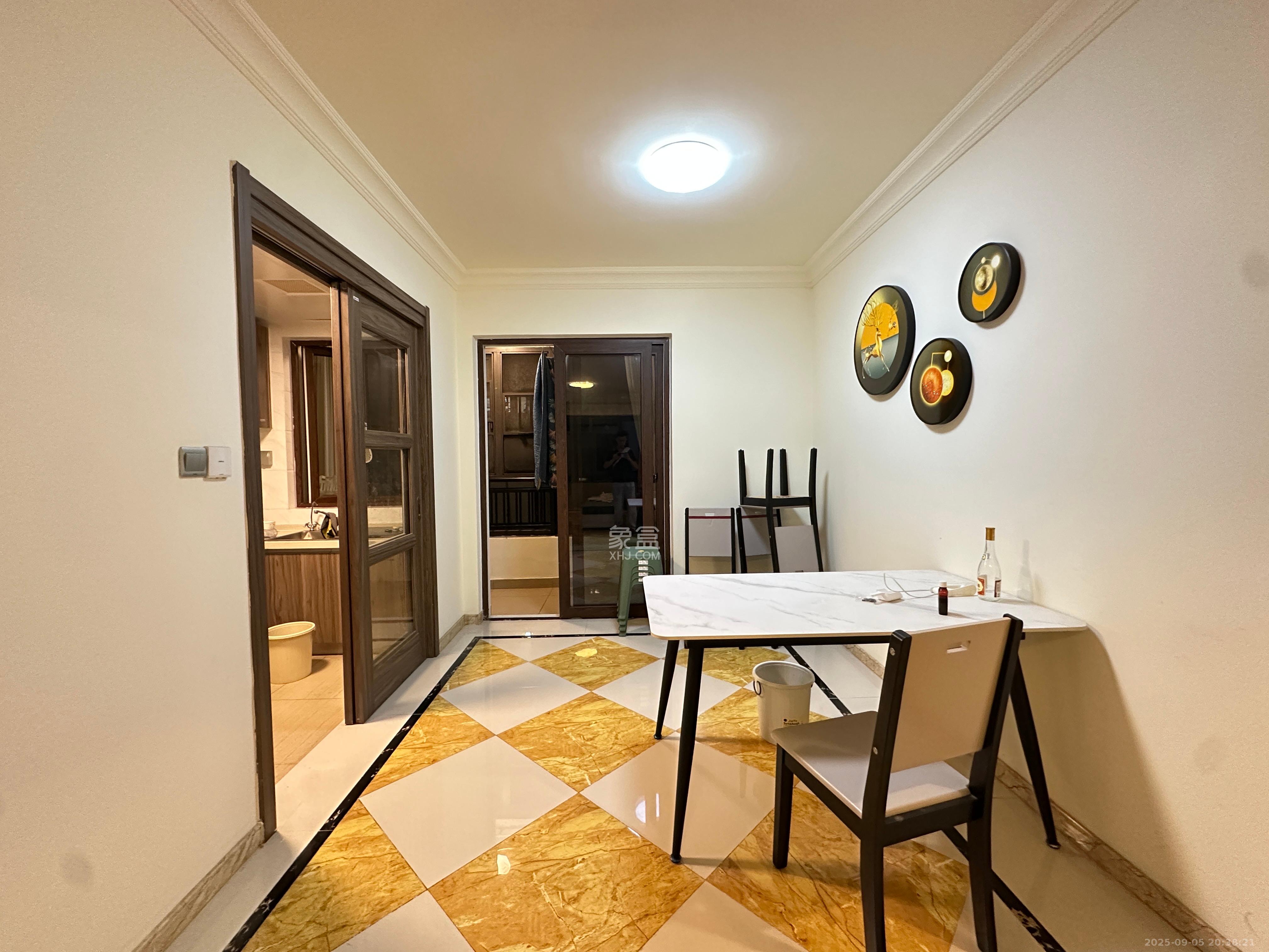 碧桂园高尔夫花园  4室2厅2卫    2600.0元/月 碧桂园高尔夫花园  4室2厅2卫    2600.0元/月室内图