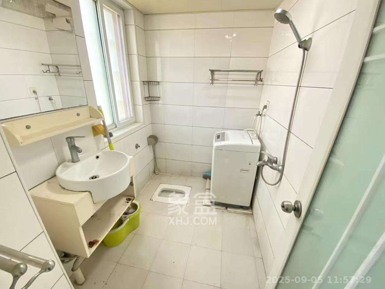 巧克力空间(建鸿达现代大厦) 3室1厅1卫 1700.0元/月 巧克力空间(建鸿达现代大厦) 3室1厅1卫 1700.0元/月室内图