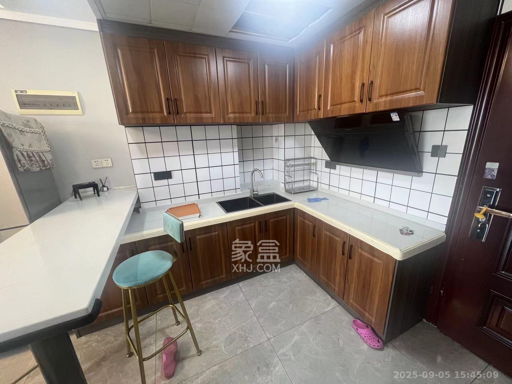 中南国际眼镜城(中伟商业中心)  1室1厅1卫    1500.0元/月 中南国际眼镜城(中伟商业中心)  1室1厅1卫    1500.0元/月室内图