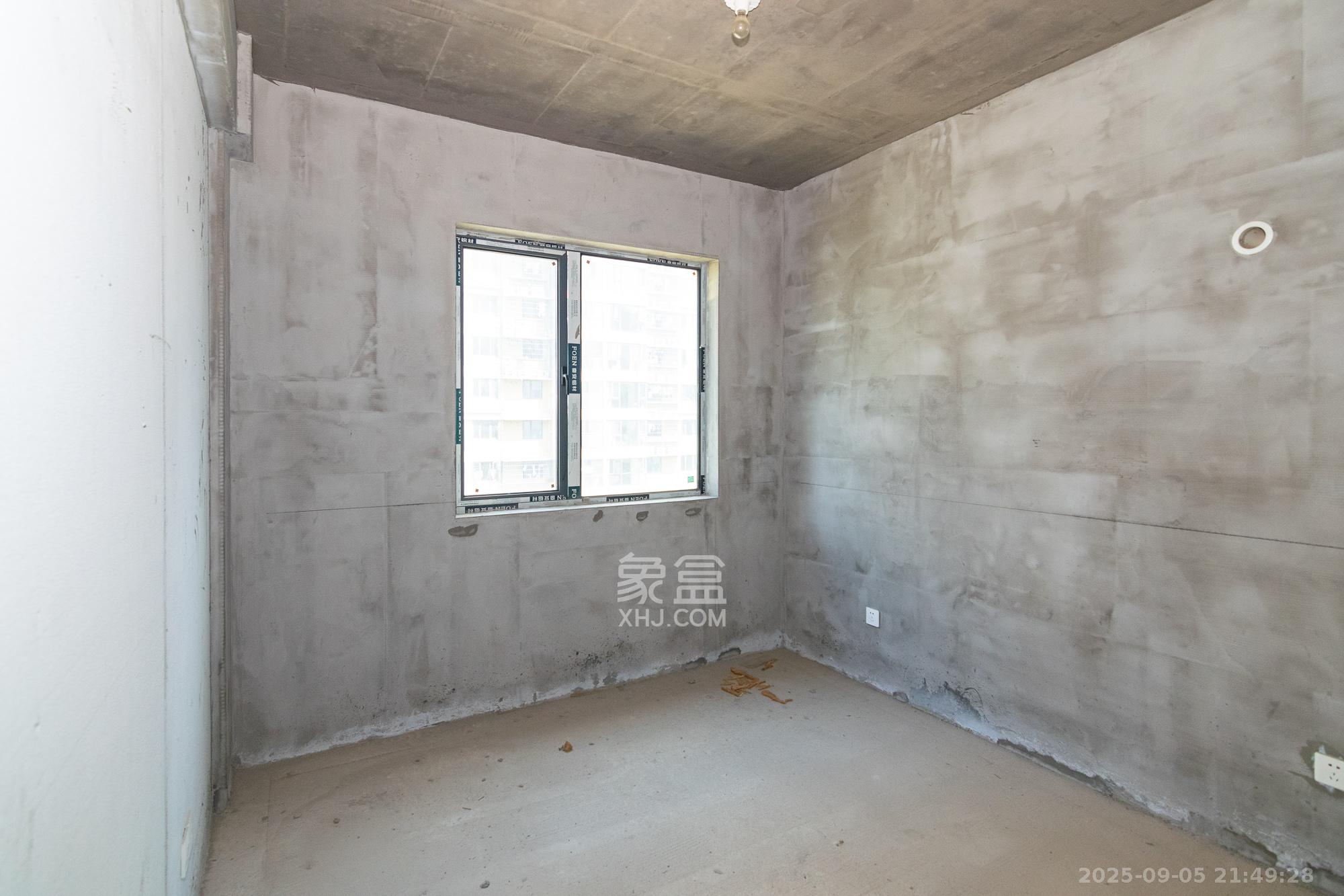 澳海澜庭  3室2厅2卫    58.0万卧室