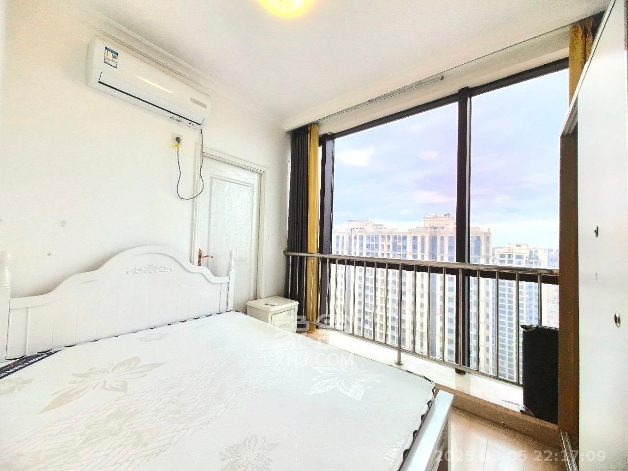 三万英尺  3室2厅1卫    2700.0元/月室内图