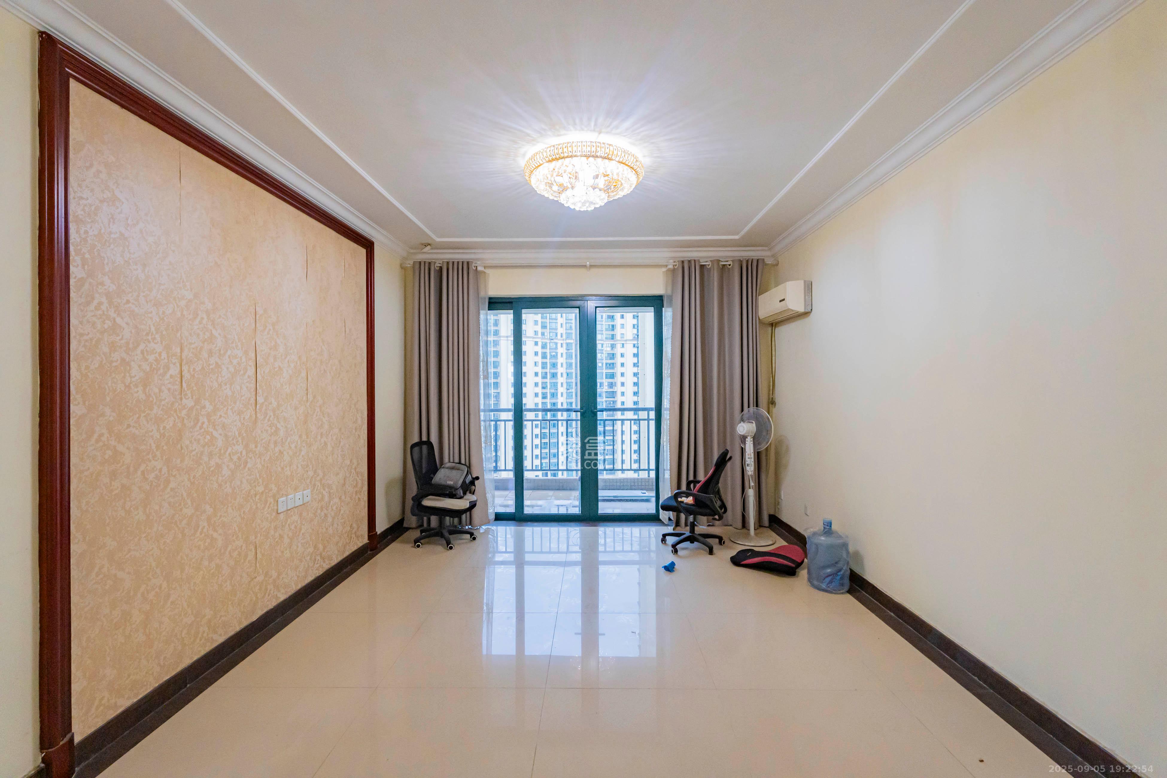 恒大雅苑  3室2厅2卫    125.0万 恒大雅苑  3室2厅2卫    125.0万客厅