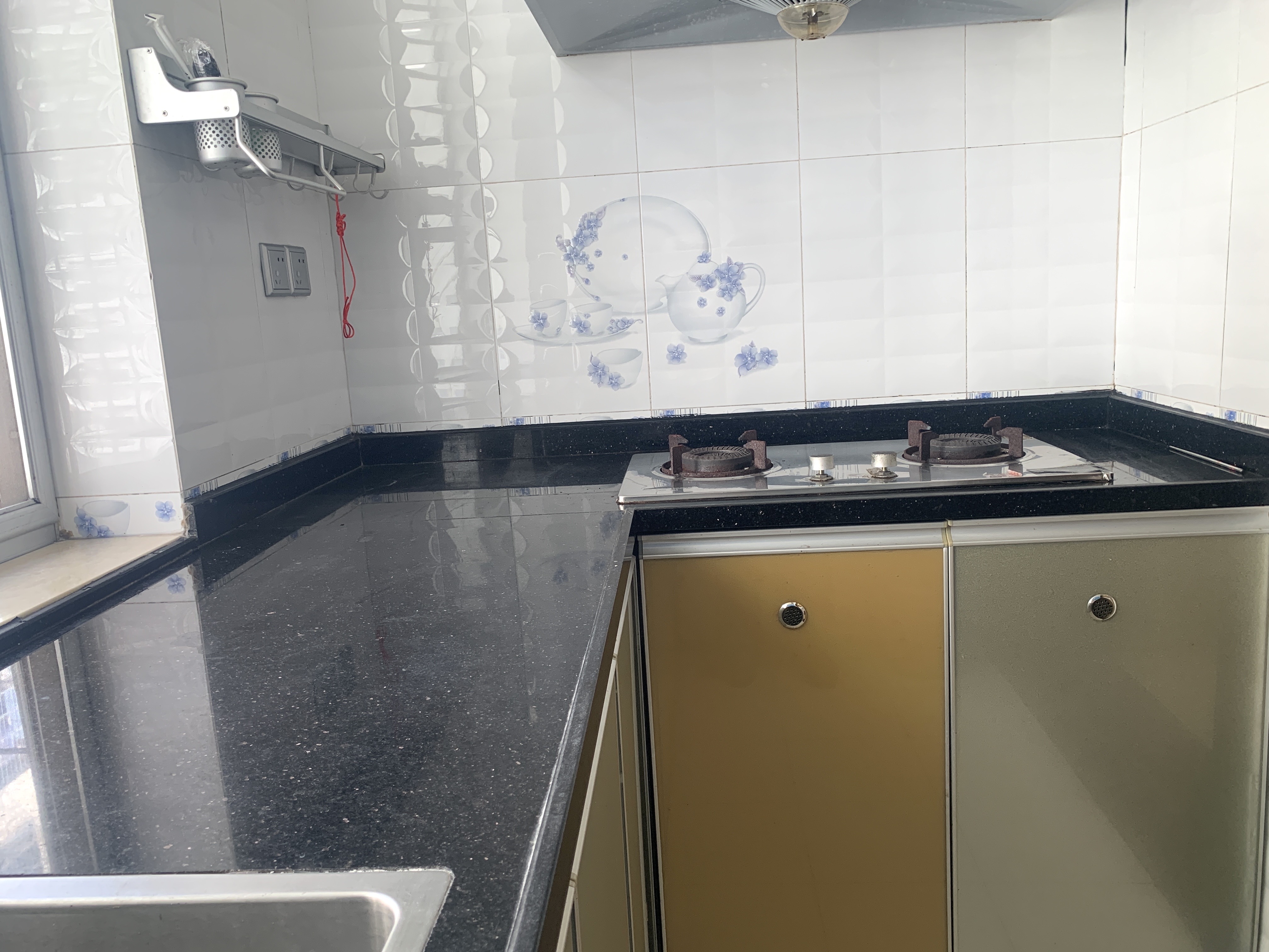 复转军官公寓  1室2厅1卫    2400.0元/月 复转军官公寓  1室2厅1卫    2400.0元/月室内图